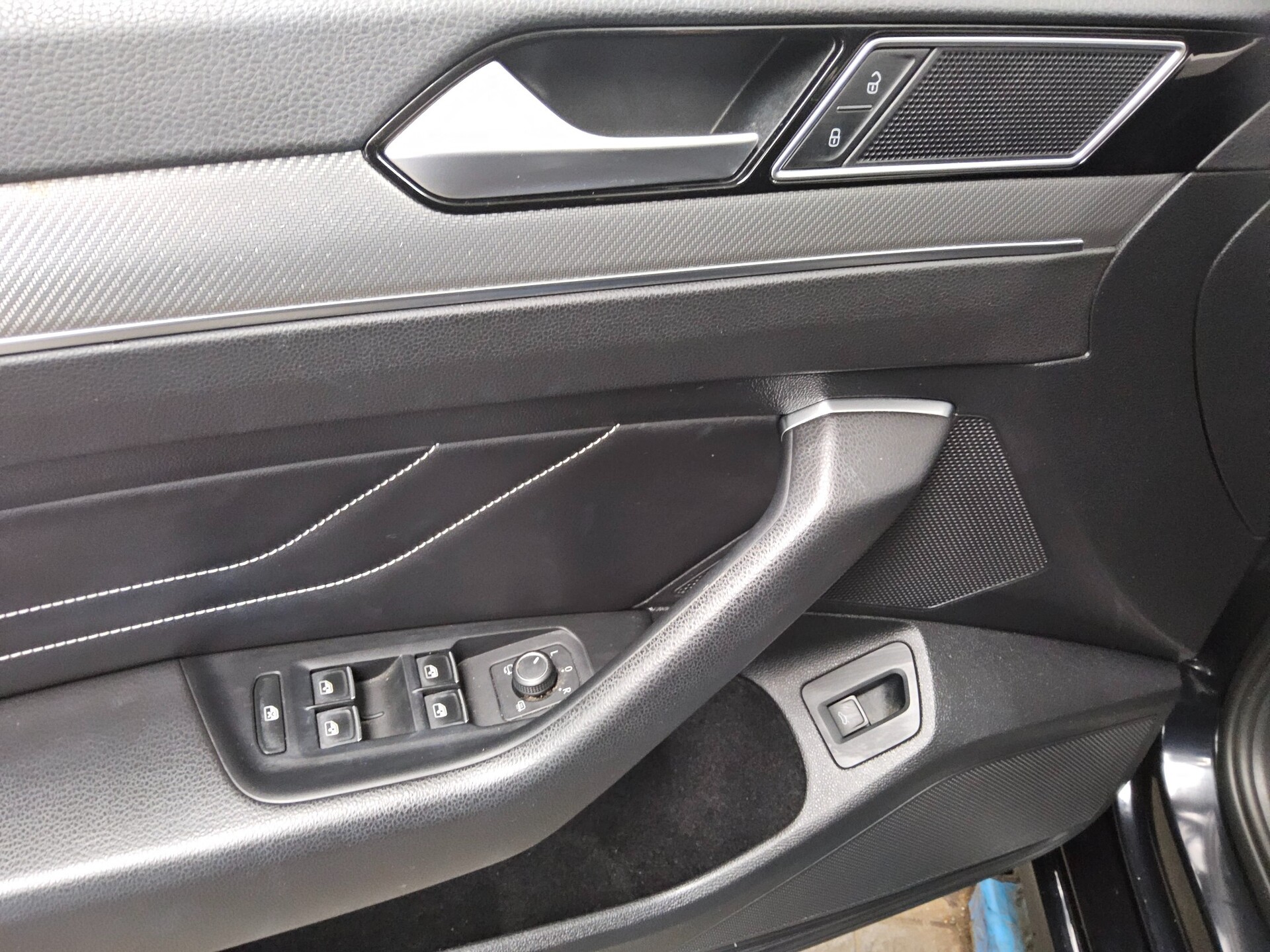 Volkswagen Passat Var. 2.0 TDI R-Line Leder Navi DC Matrix 10