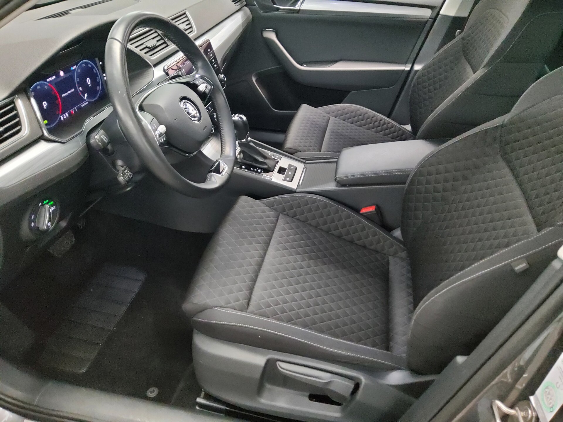 Skoda Superb Kombi 2.0 TDI Ambition Navi LED vc ACC 9