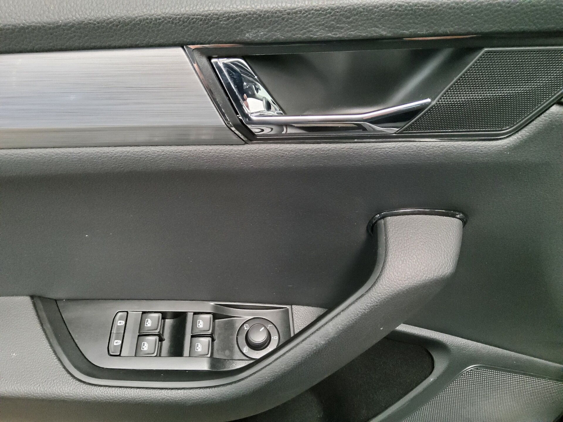 Skoda Superb Kombi 2.0 TDI Ambition Navi LED vc ACC 10