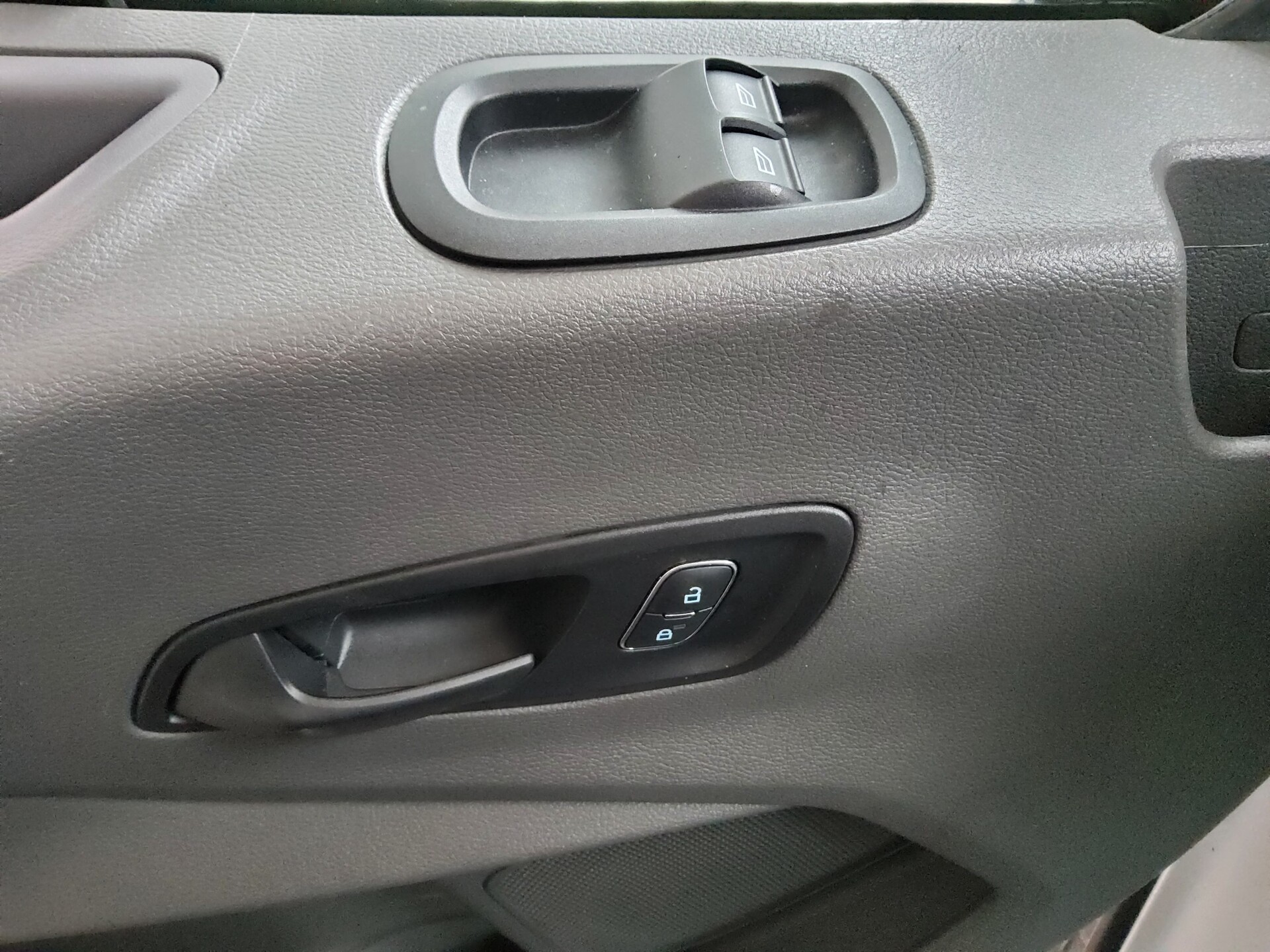 Ford Transit FT 350 2.0 TDCi Trend Navi Bi-Xenon PDC 9