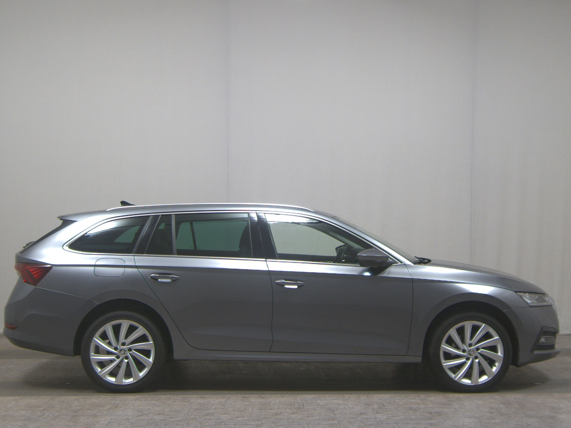 Skoda Octavia Kombi 2.0 TDI Style Leder Navi AHK Pano