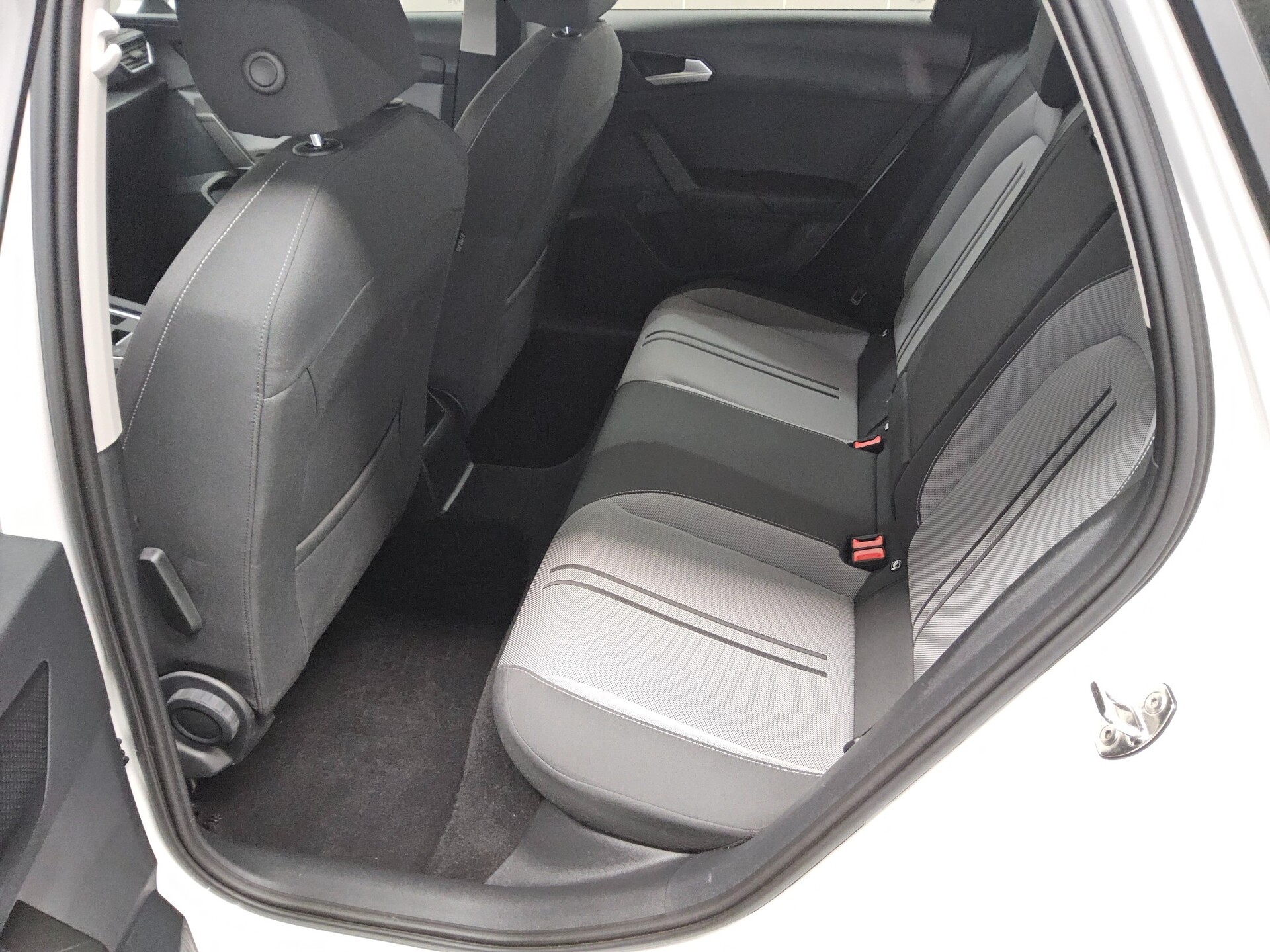 Seat Leon Sportstourer 2.0 TDI Style LED PDC Tempomat 12