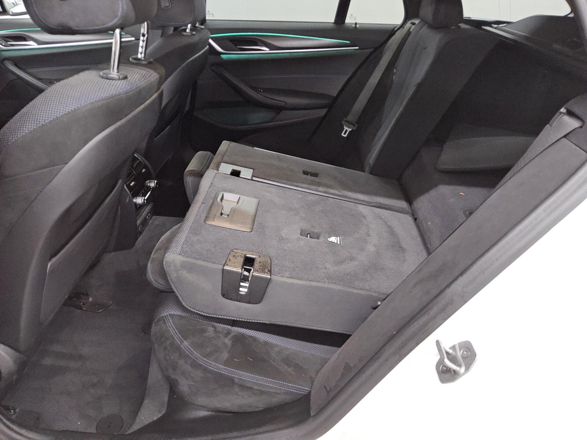 BMW 530e Touring M-Sport Navi LED+ LC prof. RfK Shz 13