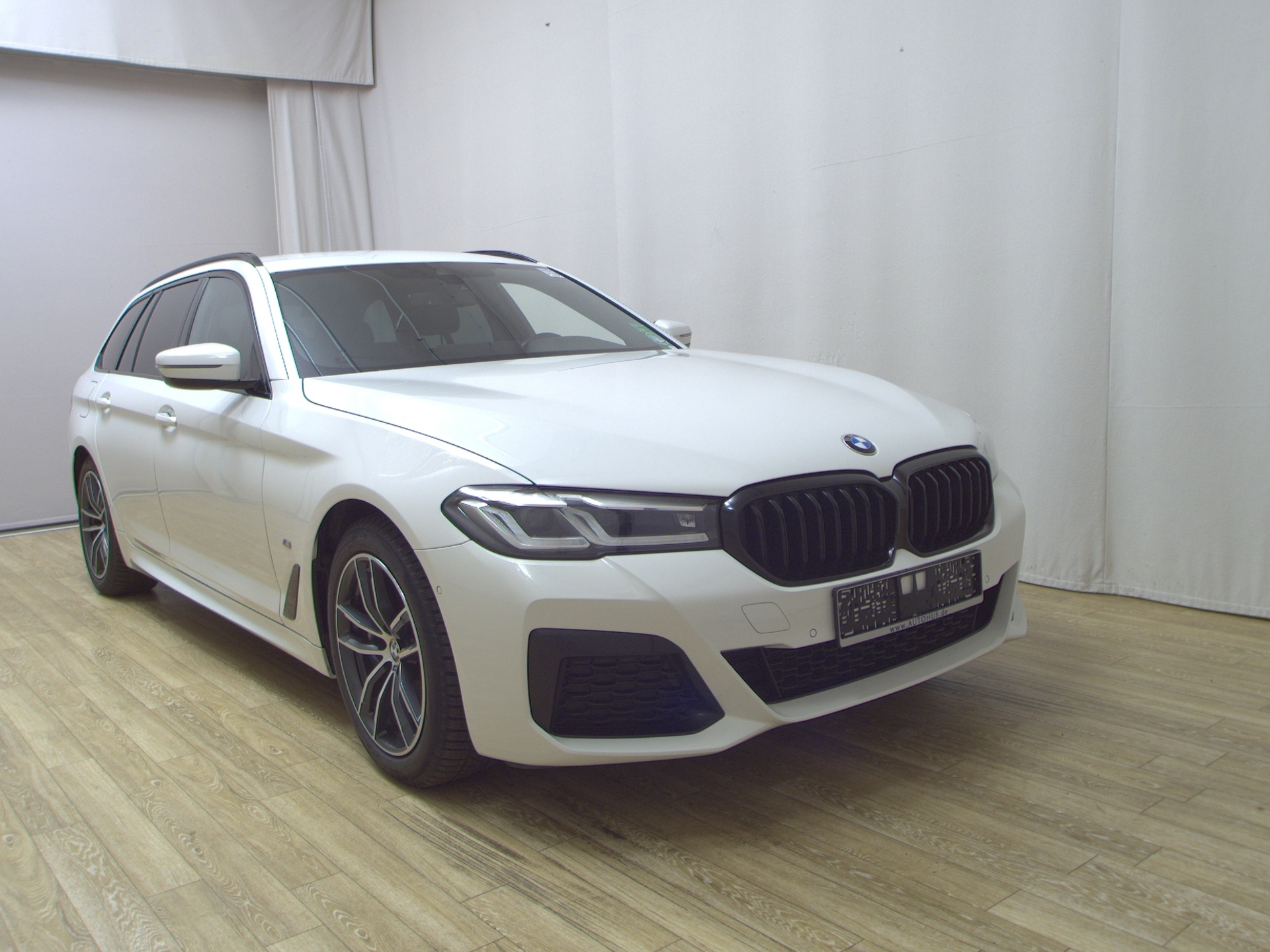 BMW 530e Touring M-Sport Navi LED+ LC prof. RfK Shz 3