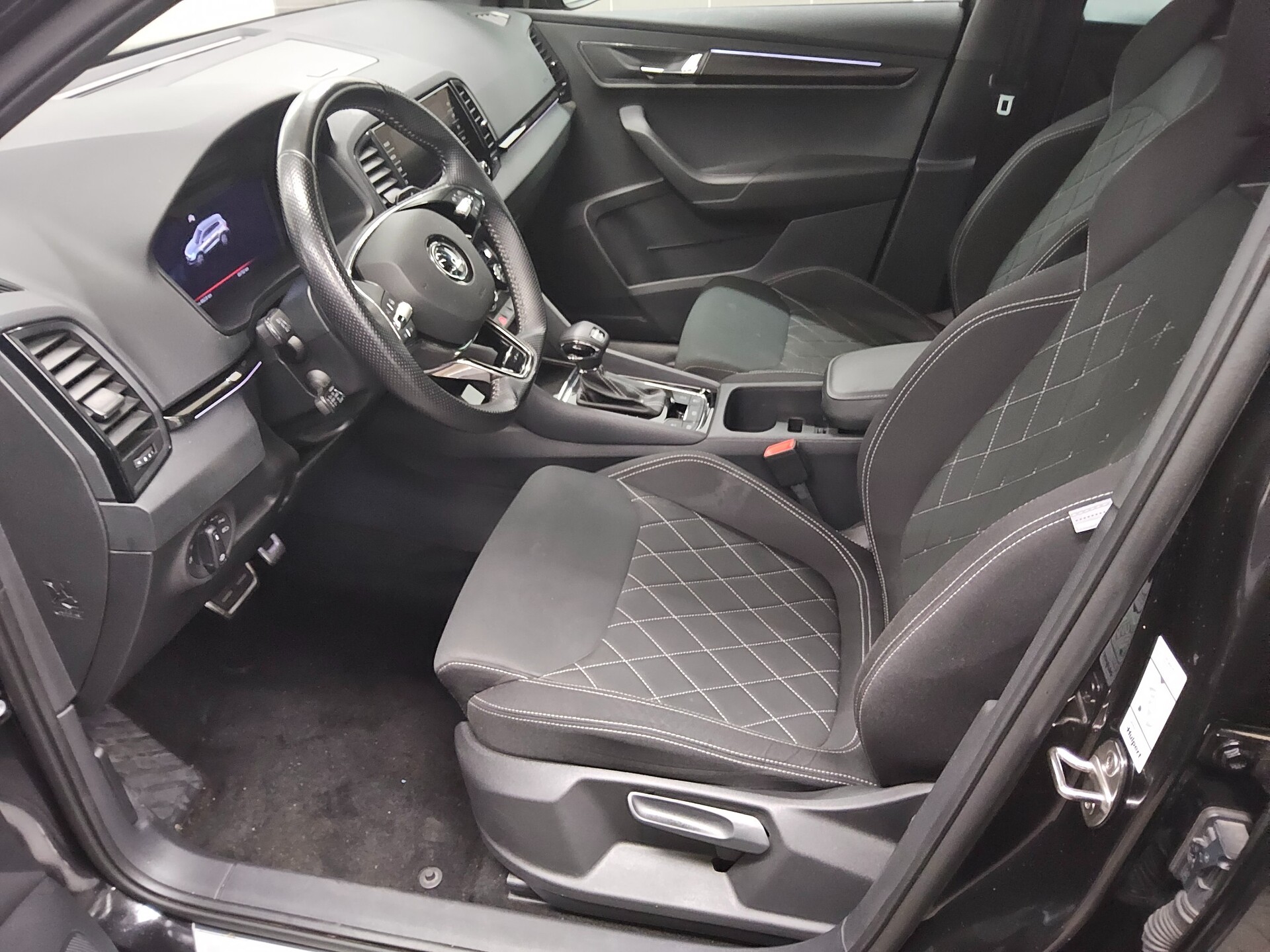 Skoda Karoq 2.0 TDI 4x4 SportLine Navi LED vc RFK ACC 9