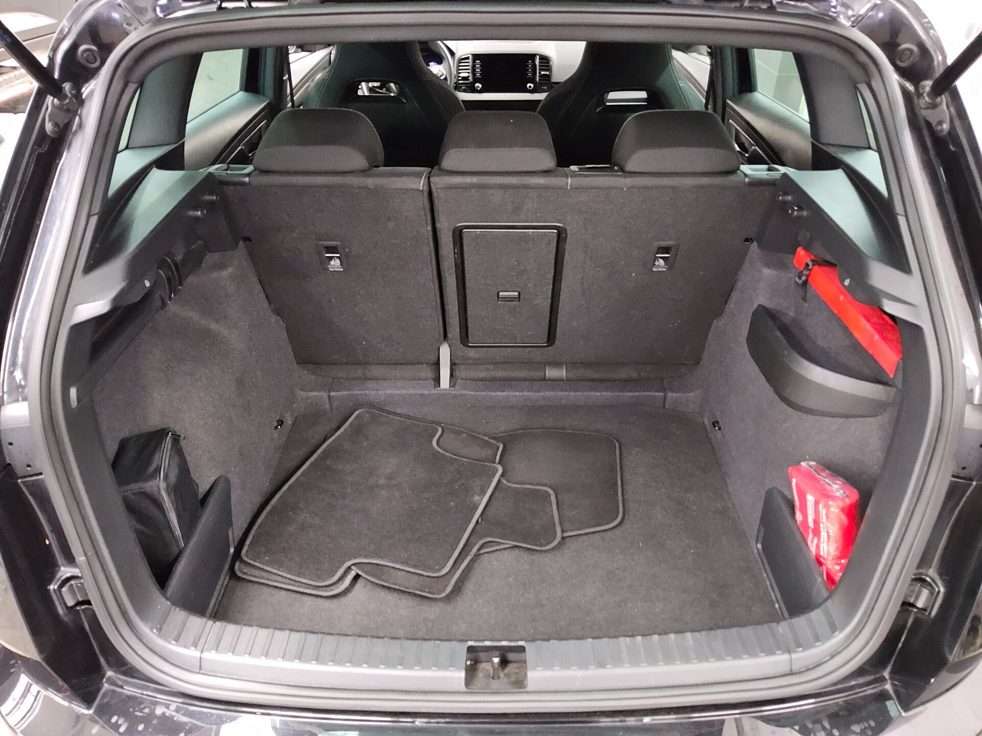 Skoda Karoq 2.0 TDI 4x4 SportLine Navi LED vc RFK ACC 13