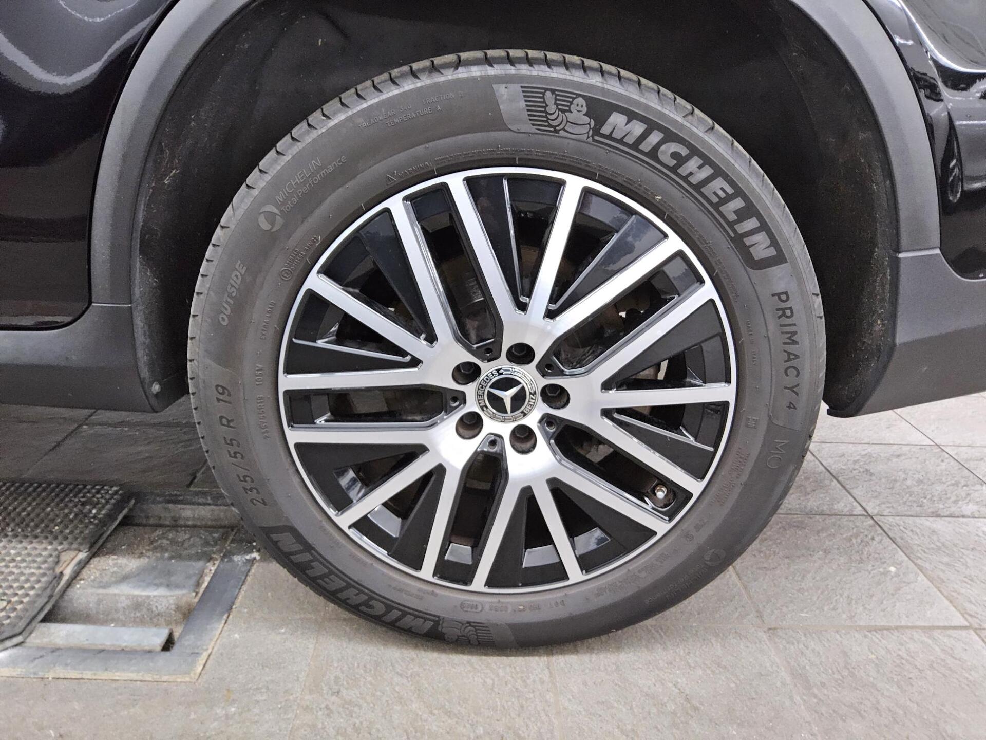 Mercedes-Benz GLC 300 e 4M Leder Navi LED AHK Shz PDC Tempomat 10