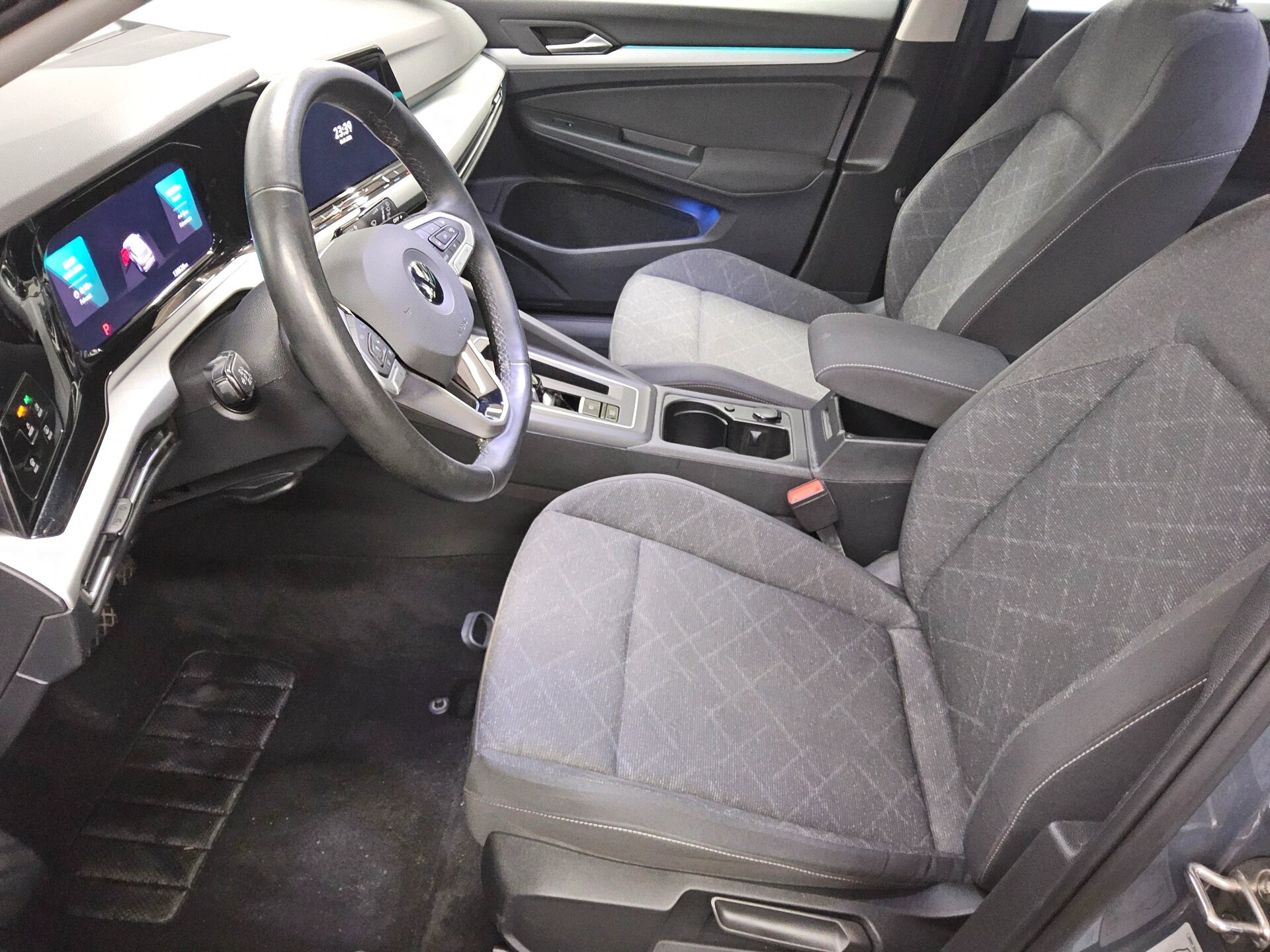 Volkswagen Golf-8 Var. 2.0 TDI Life Navi LED DC ACC PDC SHZ 9