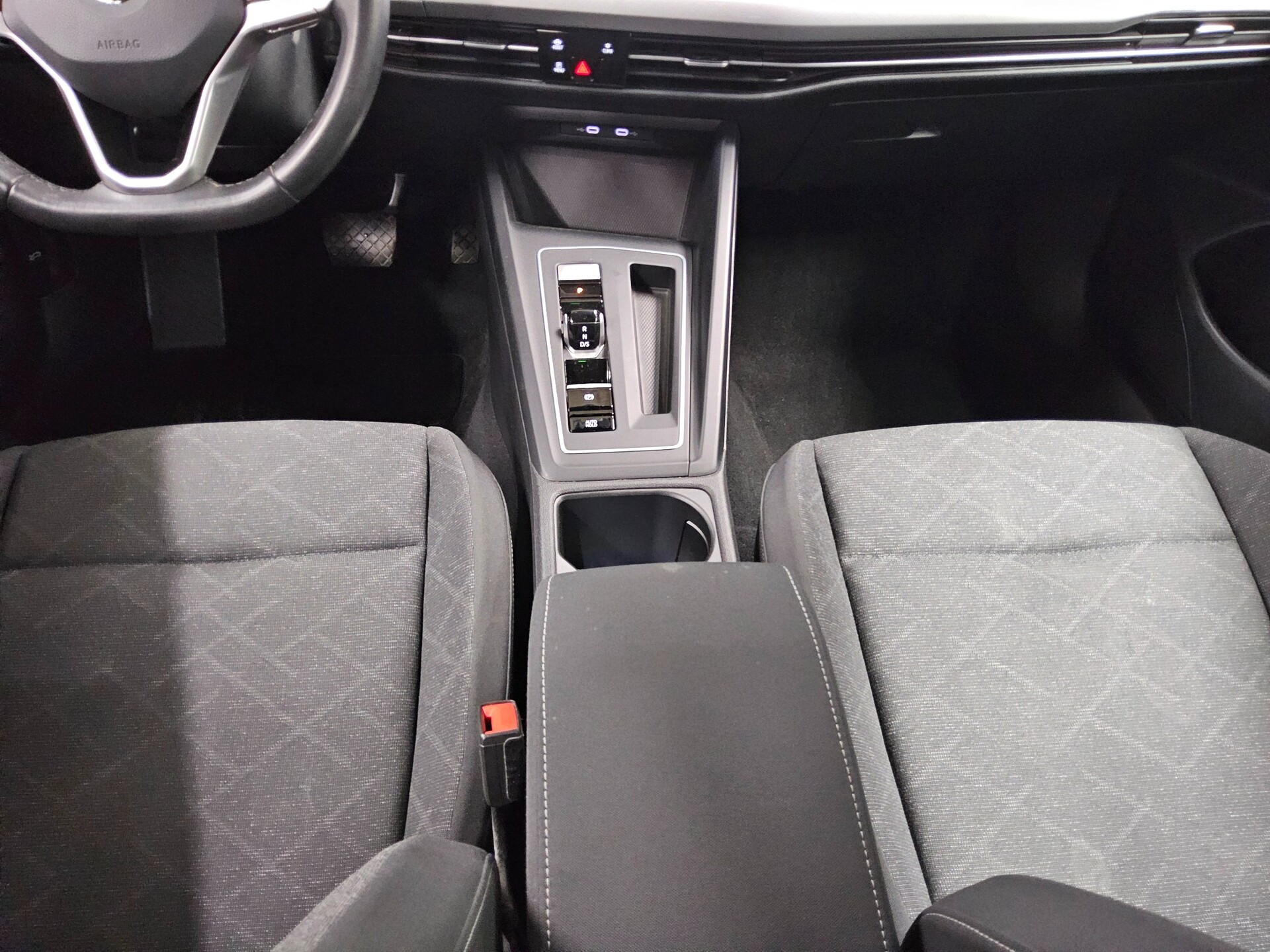 Volkswagen Golf-8 Var. 2.0 TDI Life Navi LED DC ACC PDC SHZ 6