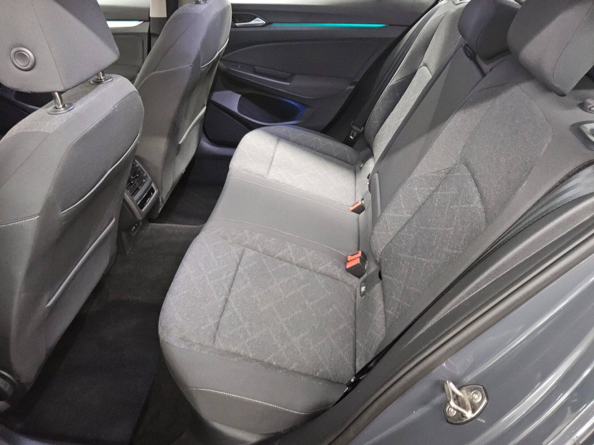 Volkswagen Golf-8 Var. 2.0 TDI Life Navi LED DC ACC PDC SHZ 13