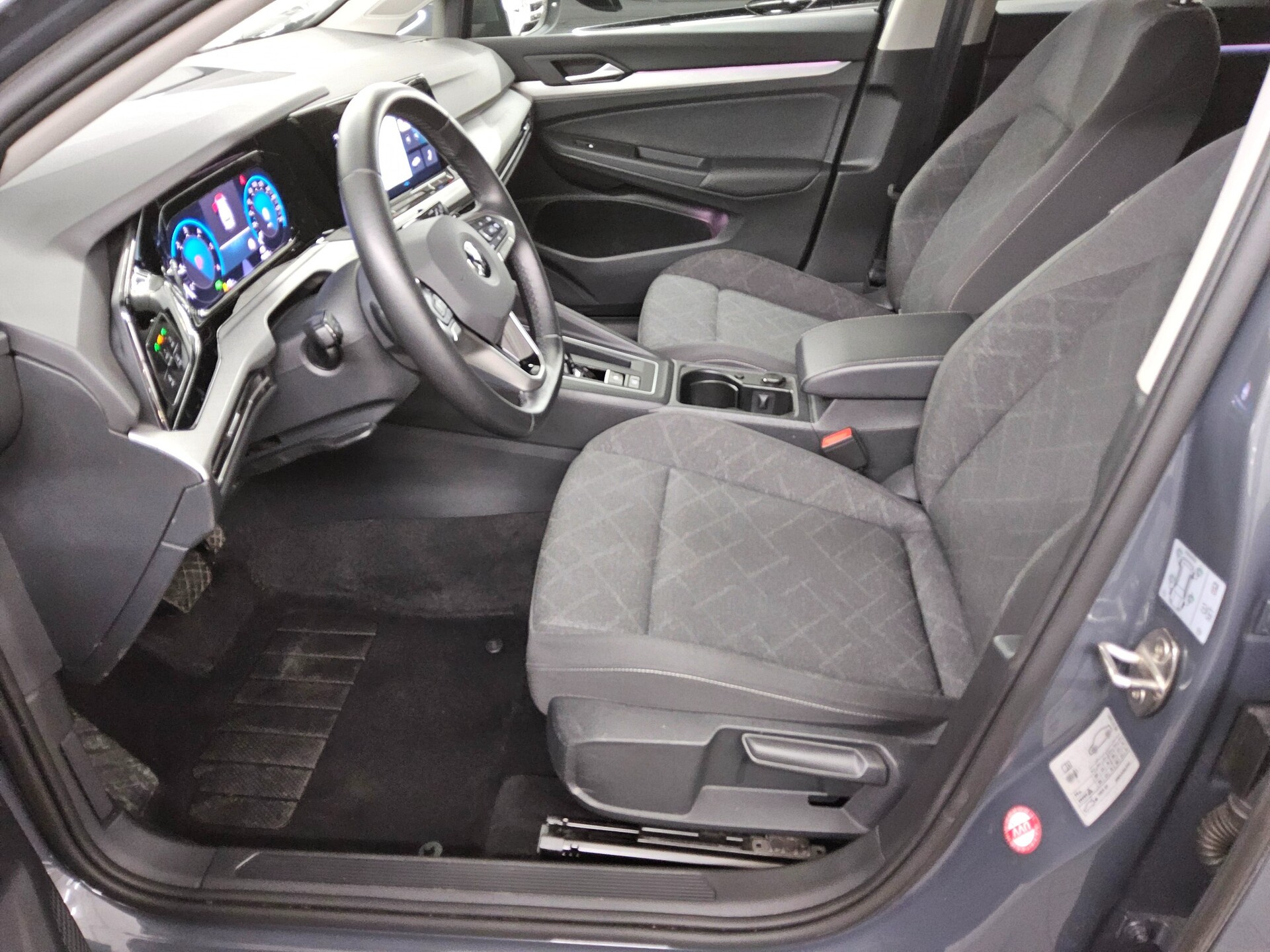 Volkswagen Golf-8 Var. 2.0 TDI Life Navi LED AID ACC Shz 9