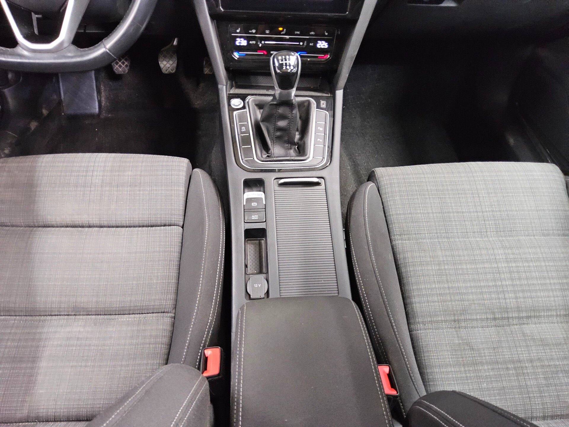 Volkswagen Passat Var. 2.0 TDI Business Navi LED Pano RFK 6