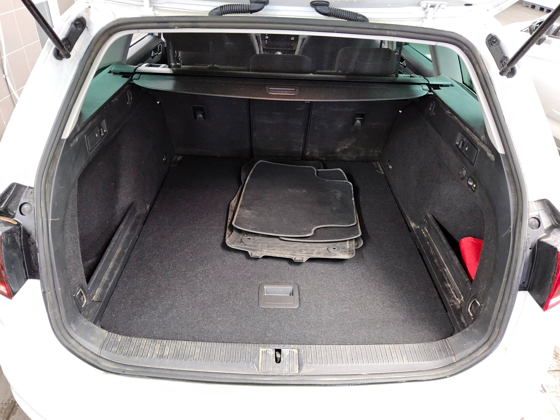 Volkswagen Passat Var. 2.0 TDI Business Navi LED Pano RFK 12