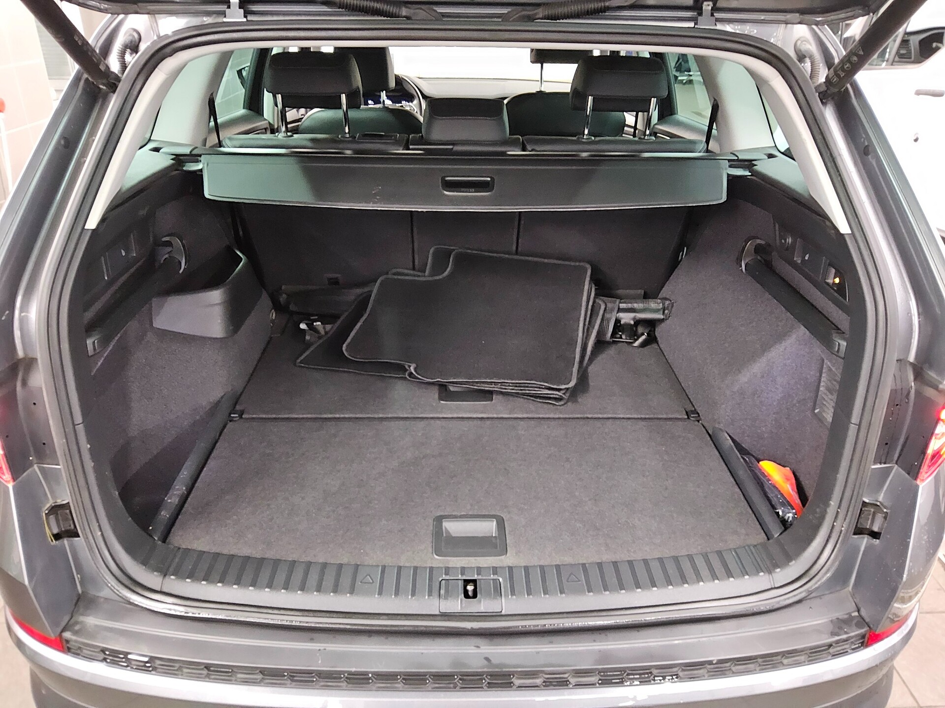 Skoda Kodiaq 2.0 TDI Style T-Leder Navi LED vc RfK PDC 12