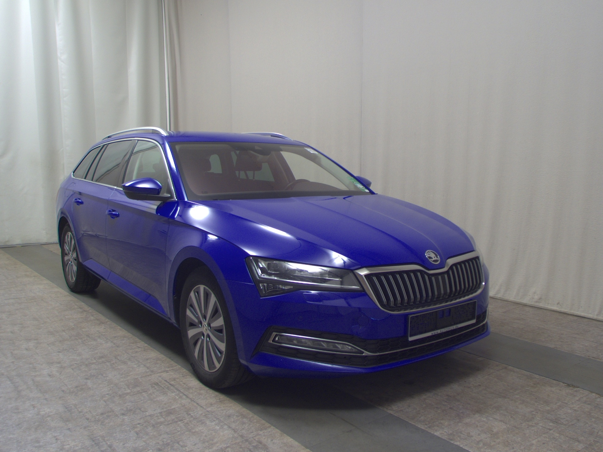 Skoda Superb Kombi 2.0 TDI Style Navi LED AID AHK ACC 3