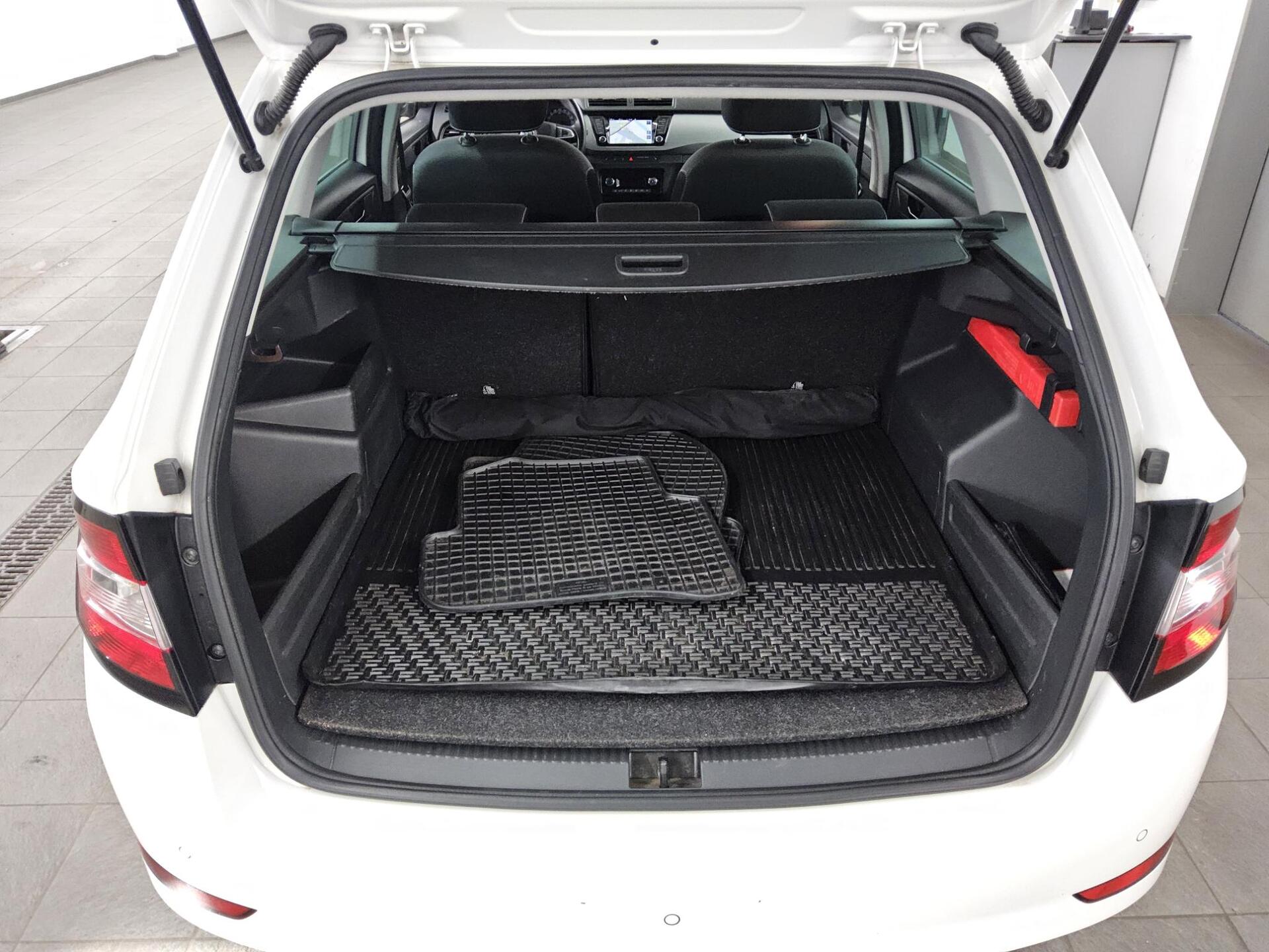 Skoda Fabia Kombi 1.0 TSI Ambition Navi PDC Tempomat 11