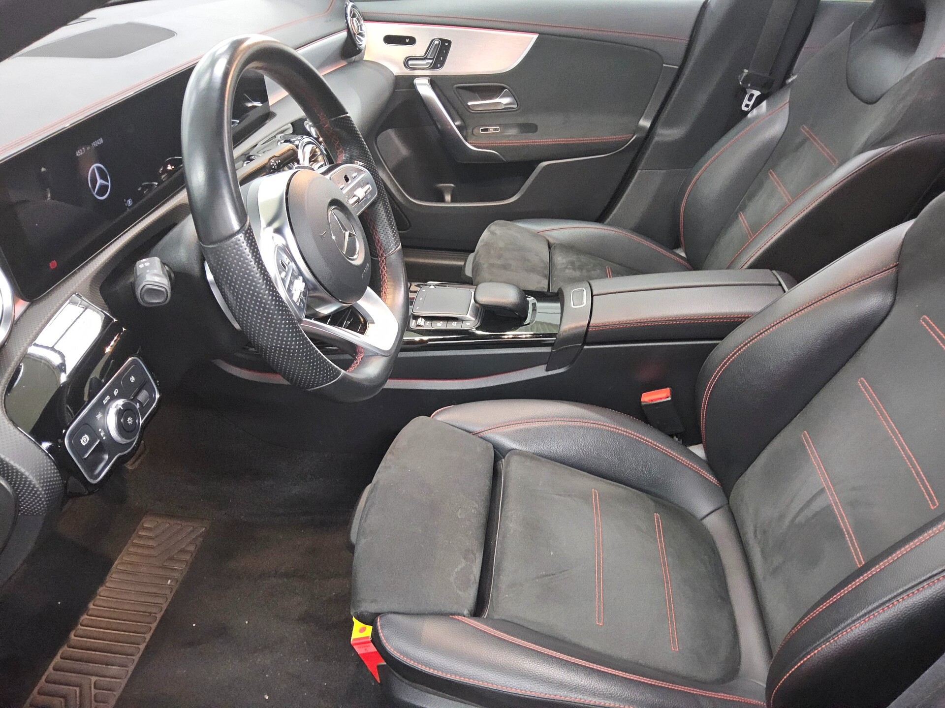 Mercedes-Benz CLA 200 AMG-Line Night Navi MB-LED Pano Memory 9