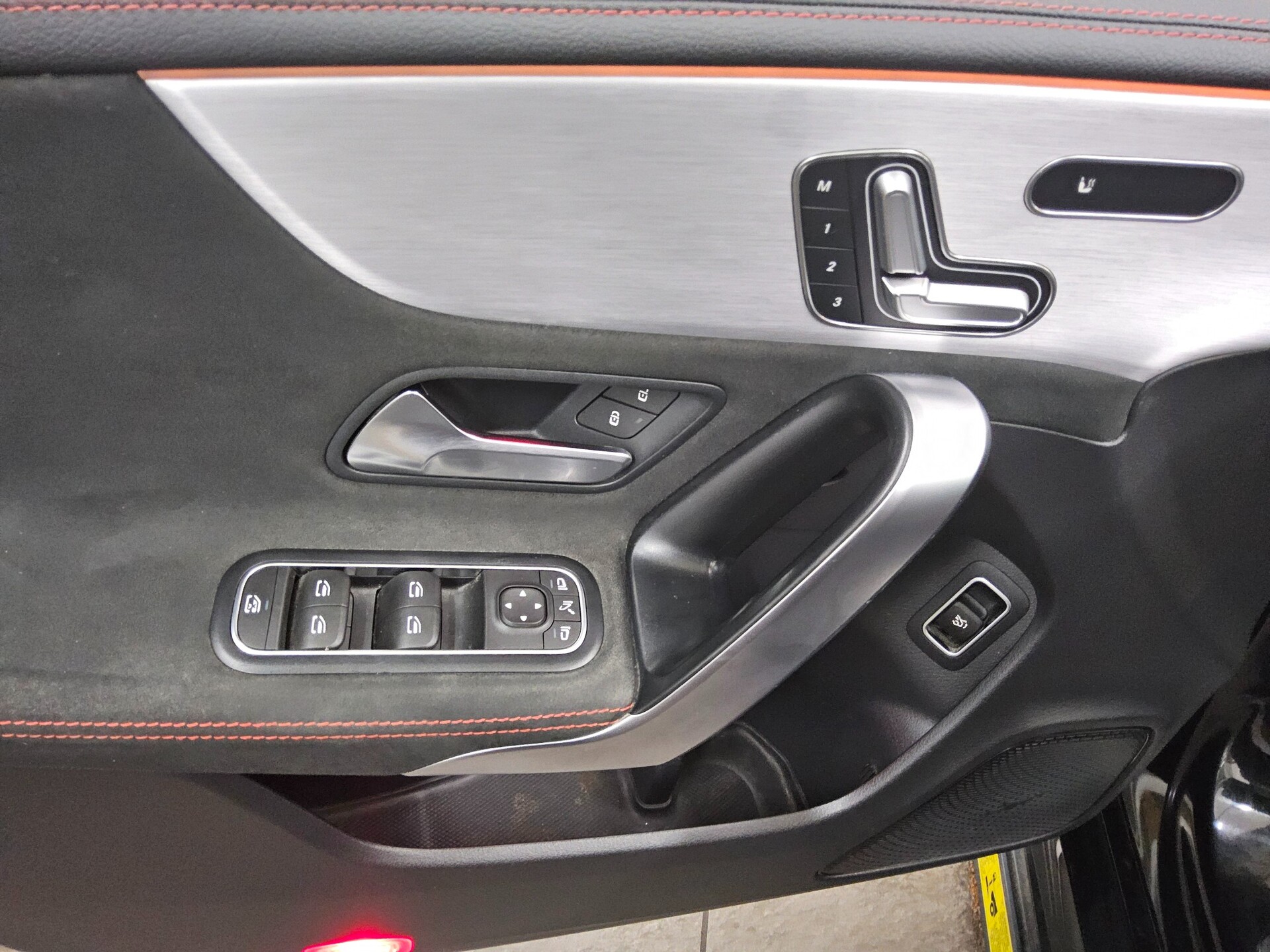 Mercedes-Benz CLA 200 AMG-Line Night Navi MB-LED Pano Memory 10