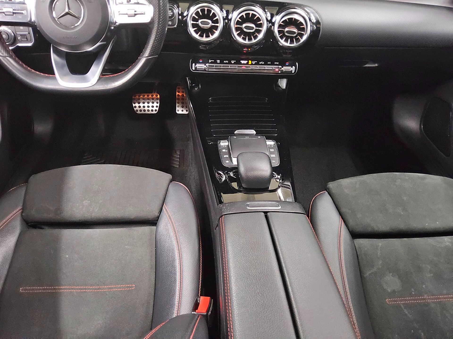 Mercedes-Benz CLA 200 AMG-Line Night Navi MB-LED Pano Memory 6