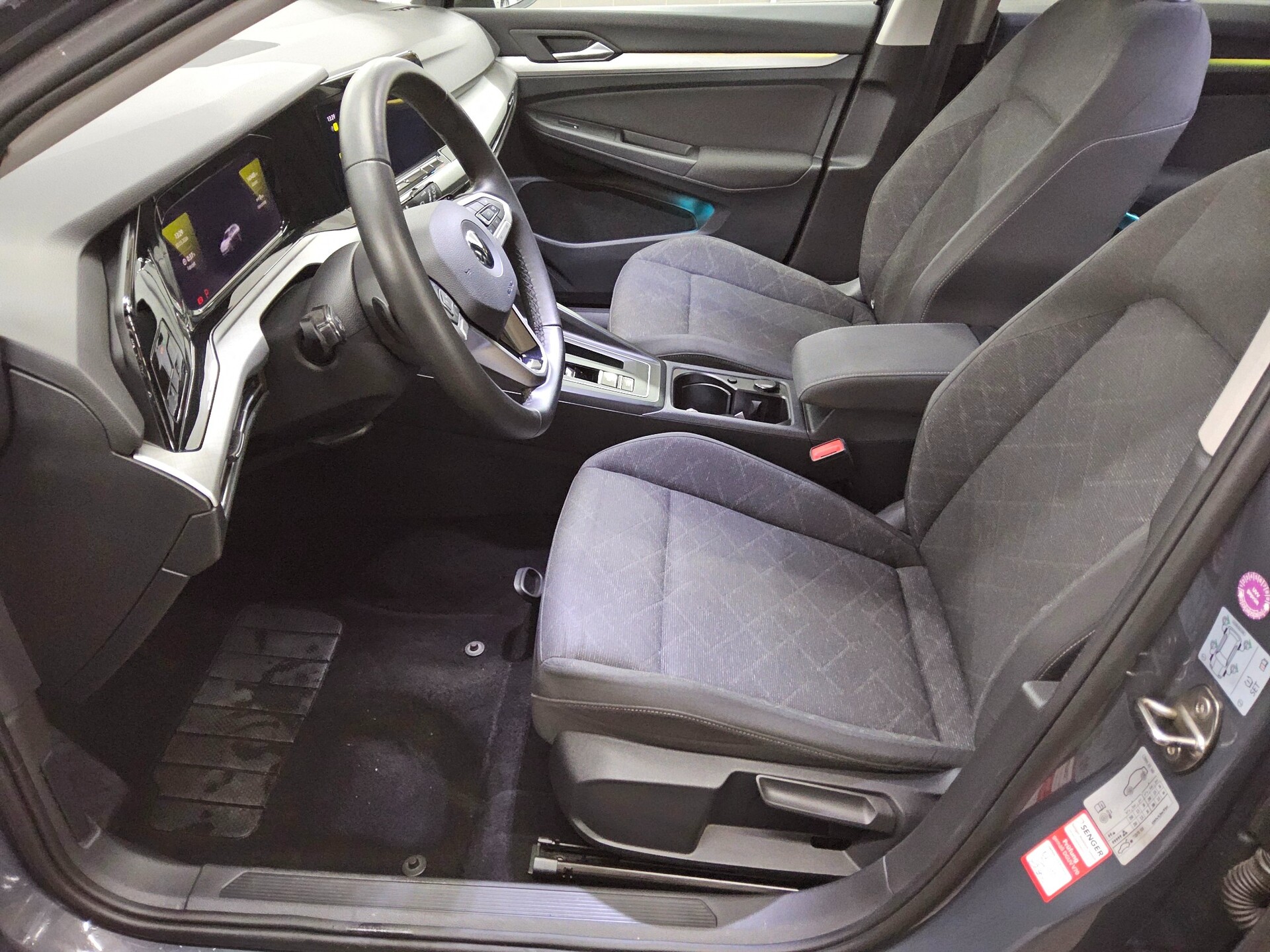 Volkswagen Golf-8 Var. 2.0 TDI Life Navi LED DC ACC PDC SHZ 9