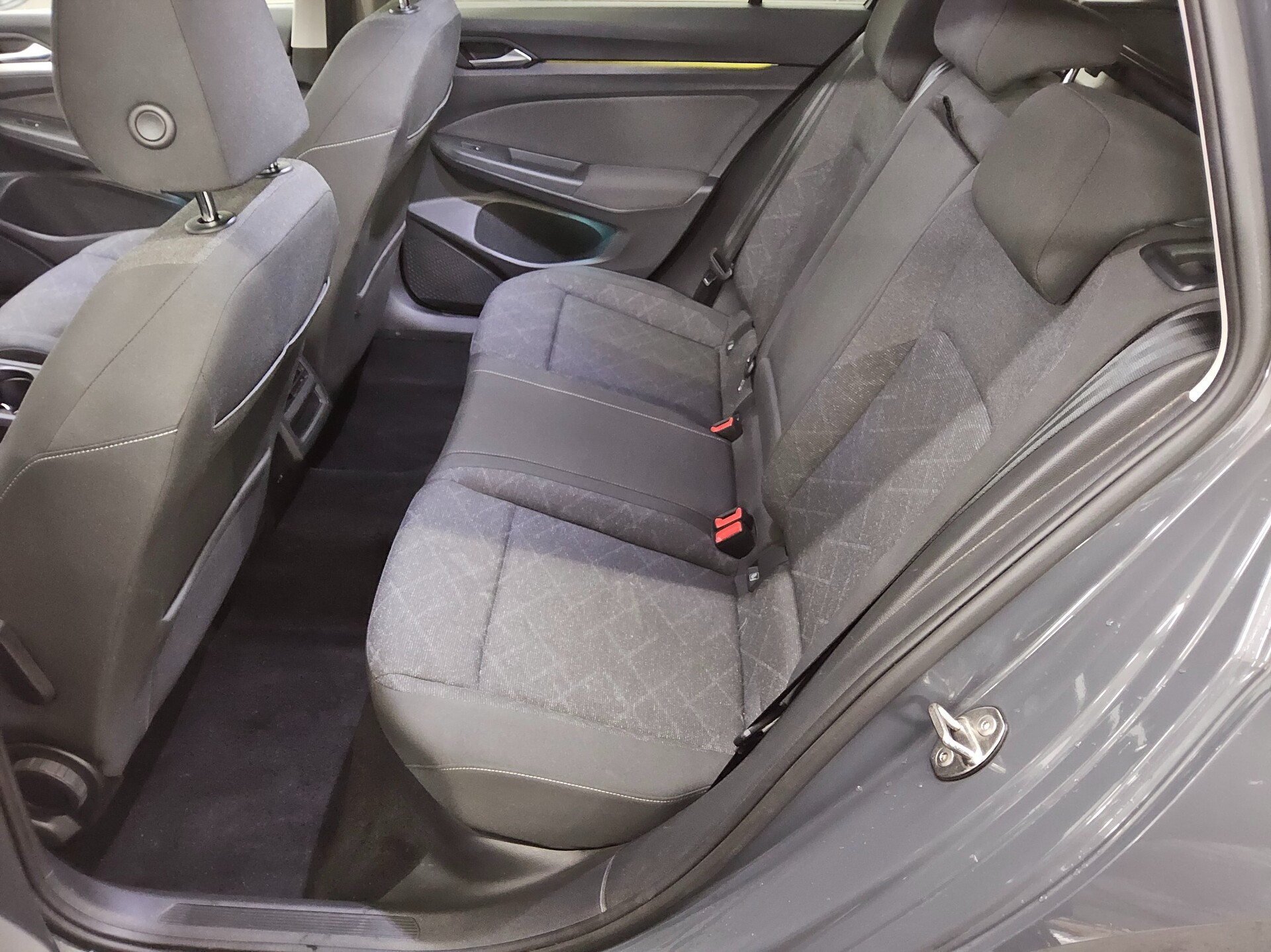 Volkswagen Golf-8 Var. 2.0 TDI Life Navi LED DC ACC PDC SHZ 13