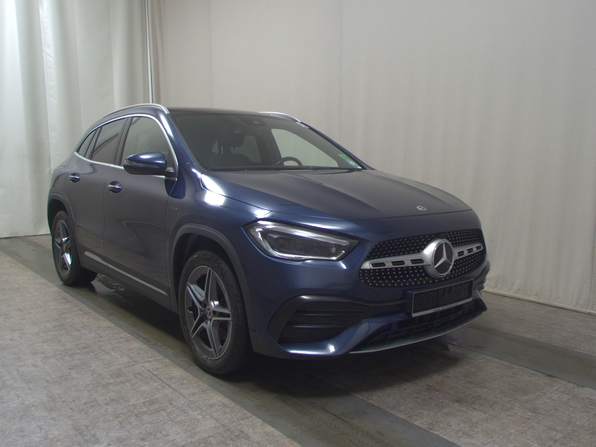 Mercedes-Benz GLA 250 e AMG-Line Navi MB-LED Pano RfK AHK Shz 3