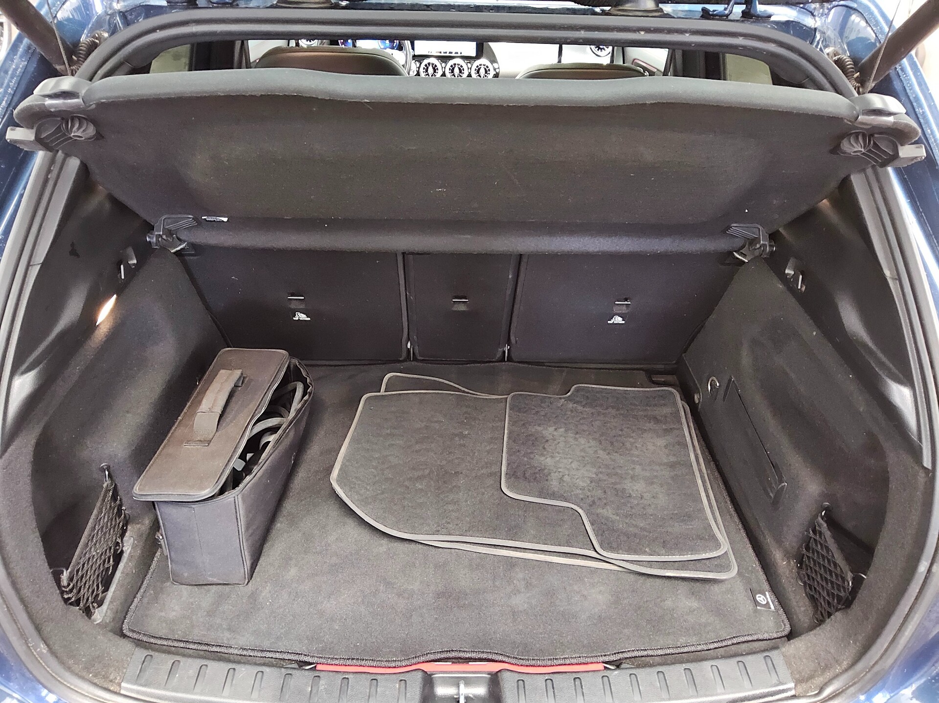 Mercedes-Benz GLA 250 e AMG-Line Navi MB-LED Pano RfK AHK Shz 13