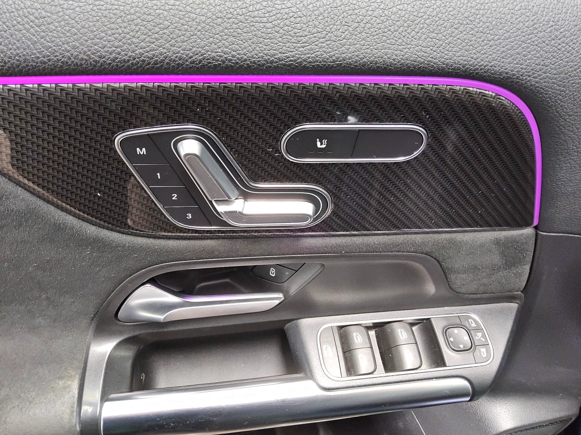 Mercedes-Benz GLA 250 e AMG-Line Navi MB-LED Pano RfK AHK Shz 10