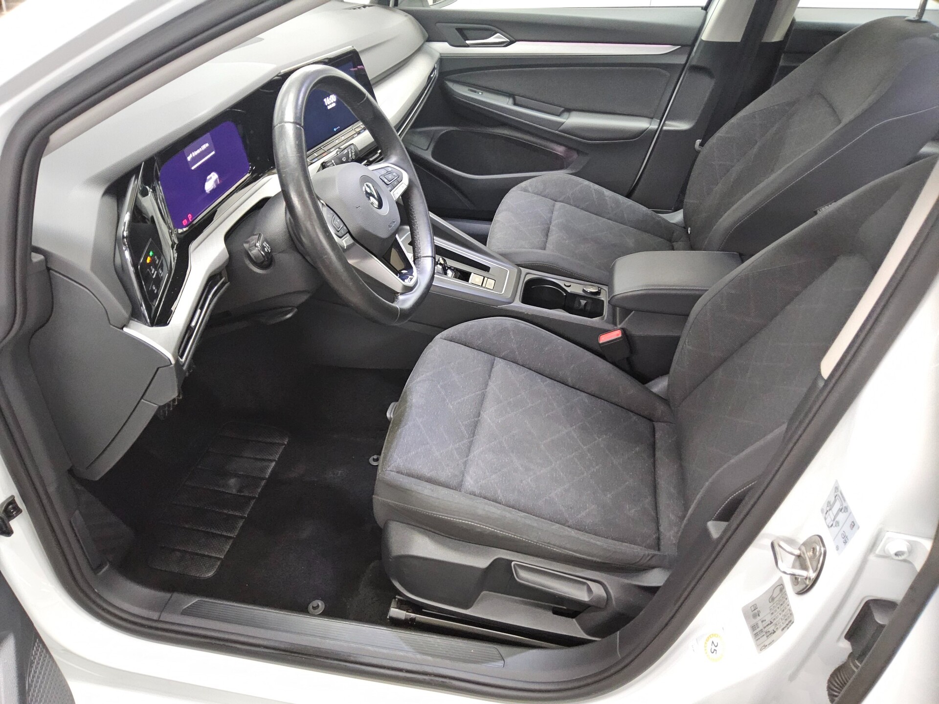 Volkswagen Golf-8 Var. 2.0 TDI Life Navi LED DC ACC PDC Shz 9