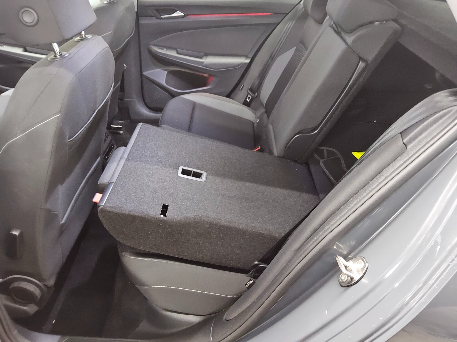 Volkswagen Golf-8 1.5 TSI Active Navi LED+ DC HuD RfK StHzg 13