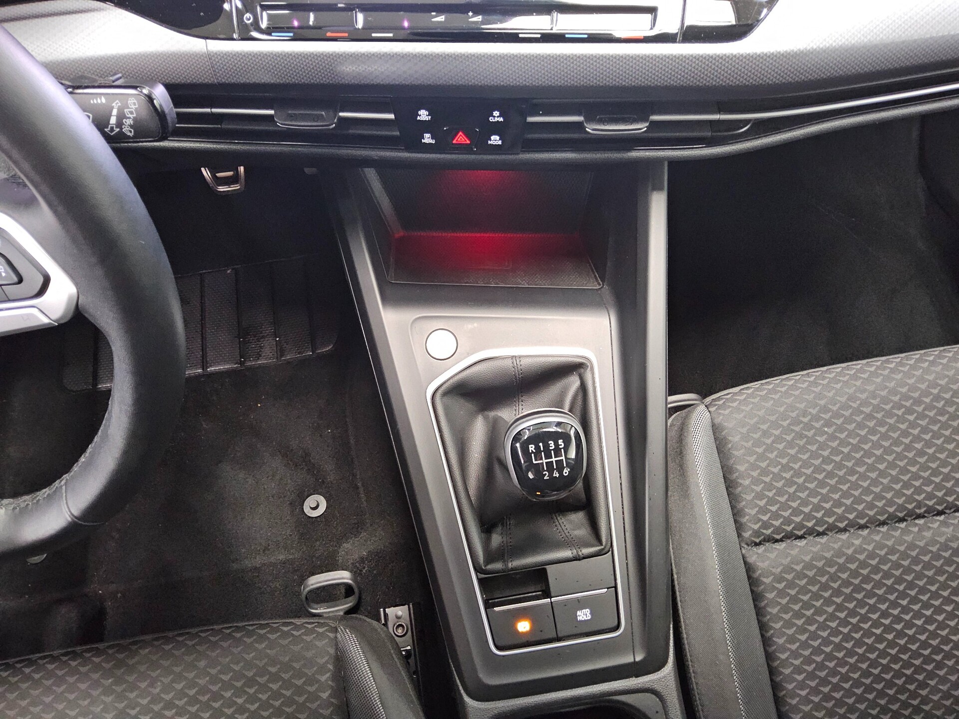 Volkswagen Golf-8 1.5 TSI Active Navi LED+ DC HuD RfK StHzg 6