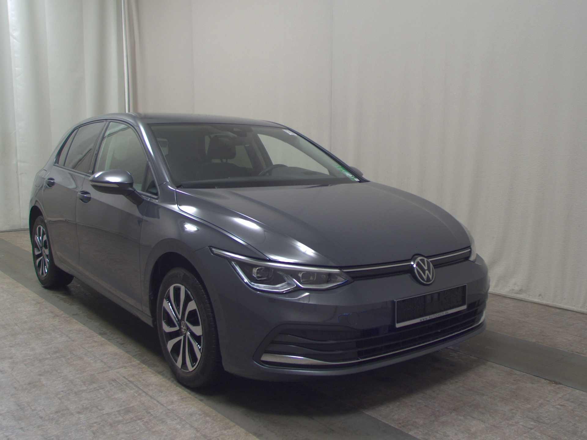 Volkswagen Golf-8 1.5 TSI Active Navi LED+ DC HuD RfK StHzg 3