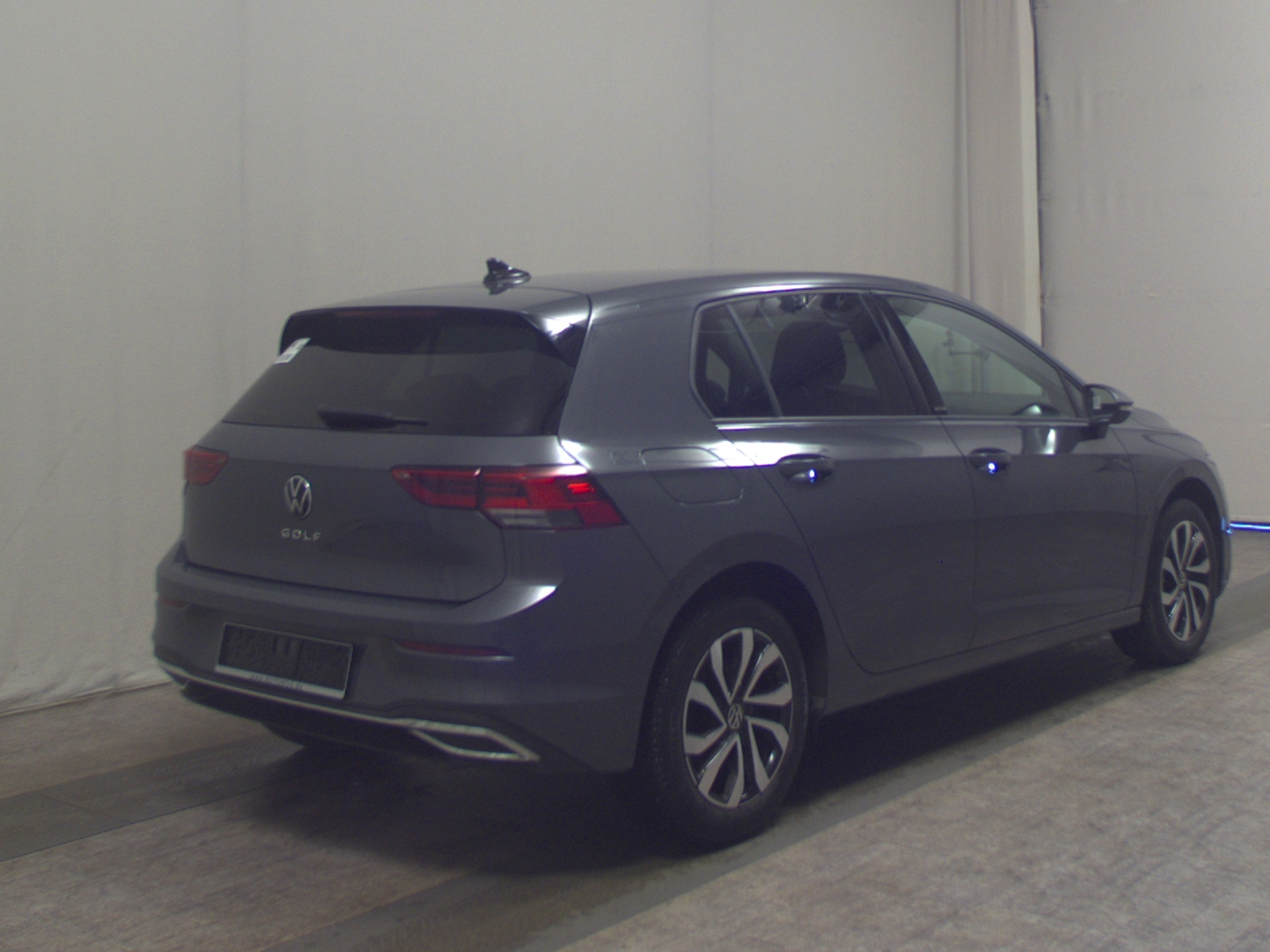 Volkswagen Golf-8 1.5 TSI Active Navi LED+ DC HuD RfK StHzg 4