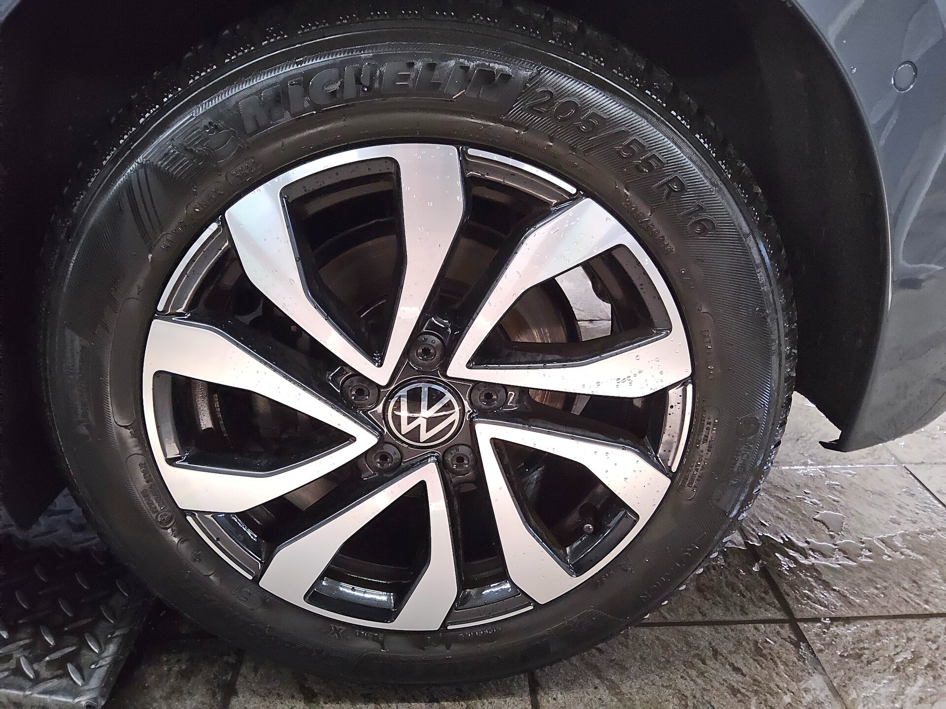 Volkswagen Golf-8 1.5 TSI Active Navi LED+ DC HuD RfK StHzg 11