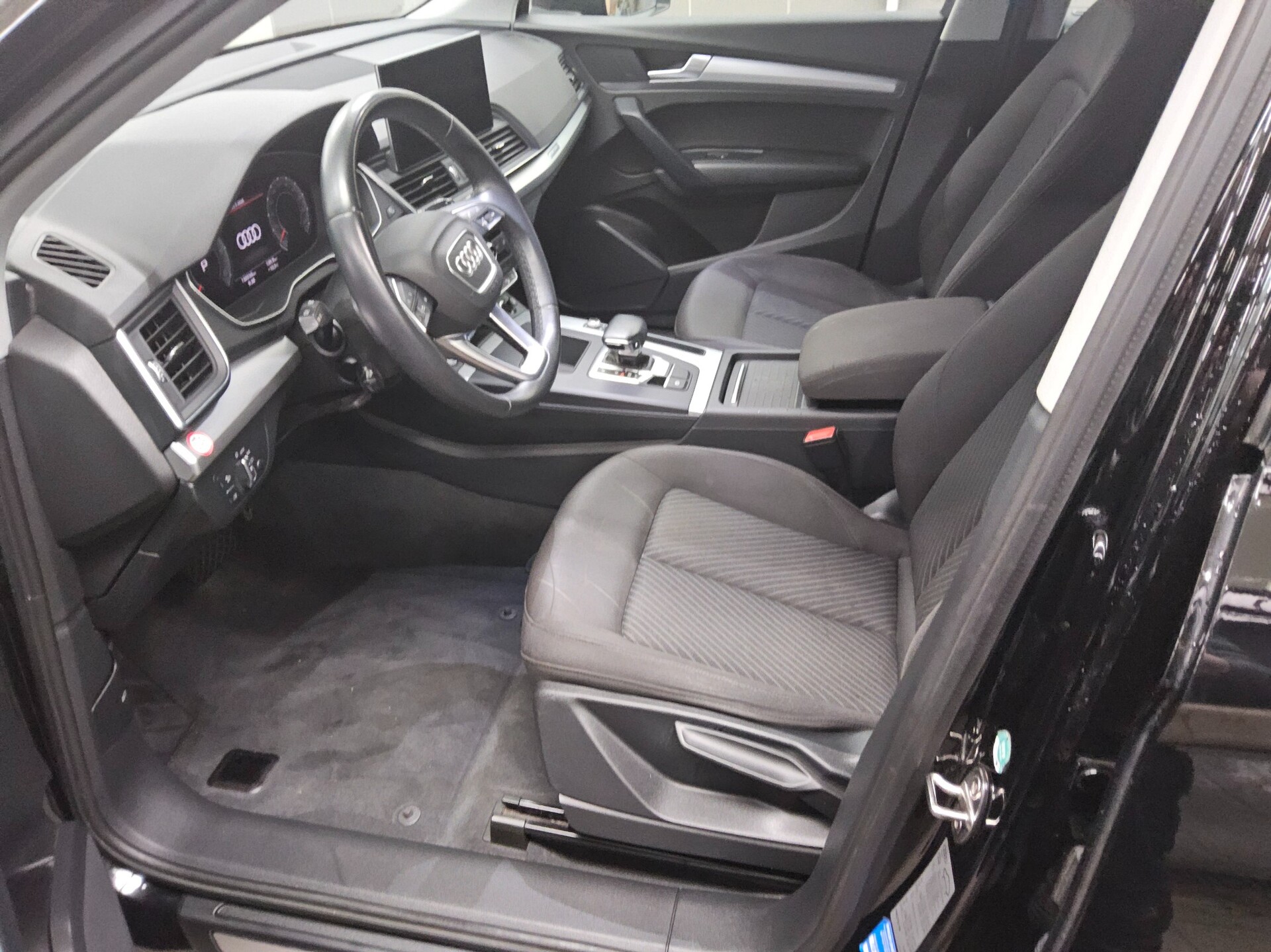 Audi Q5 40 TDI Qu. Navi vc+ LED AHK PDC Shz 9