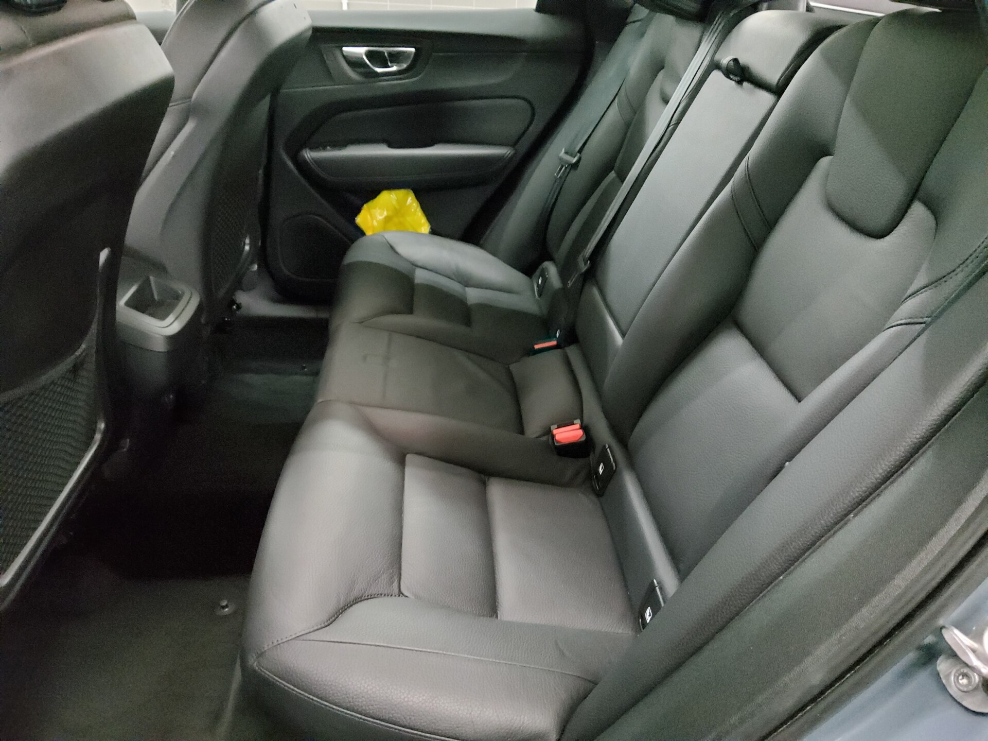 Volvo XC60 B4 Momentum Leder Navi LED RfK AHK Sound 13