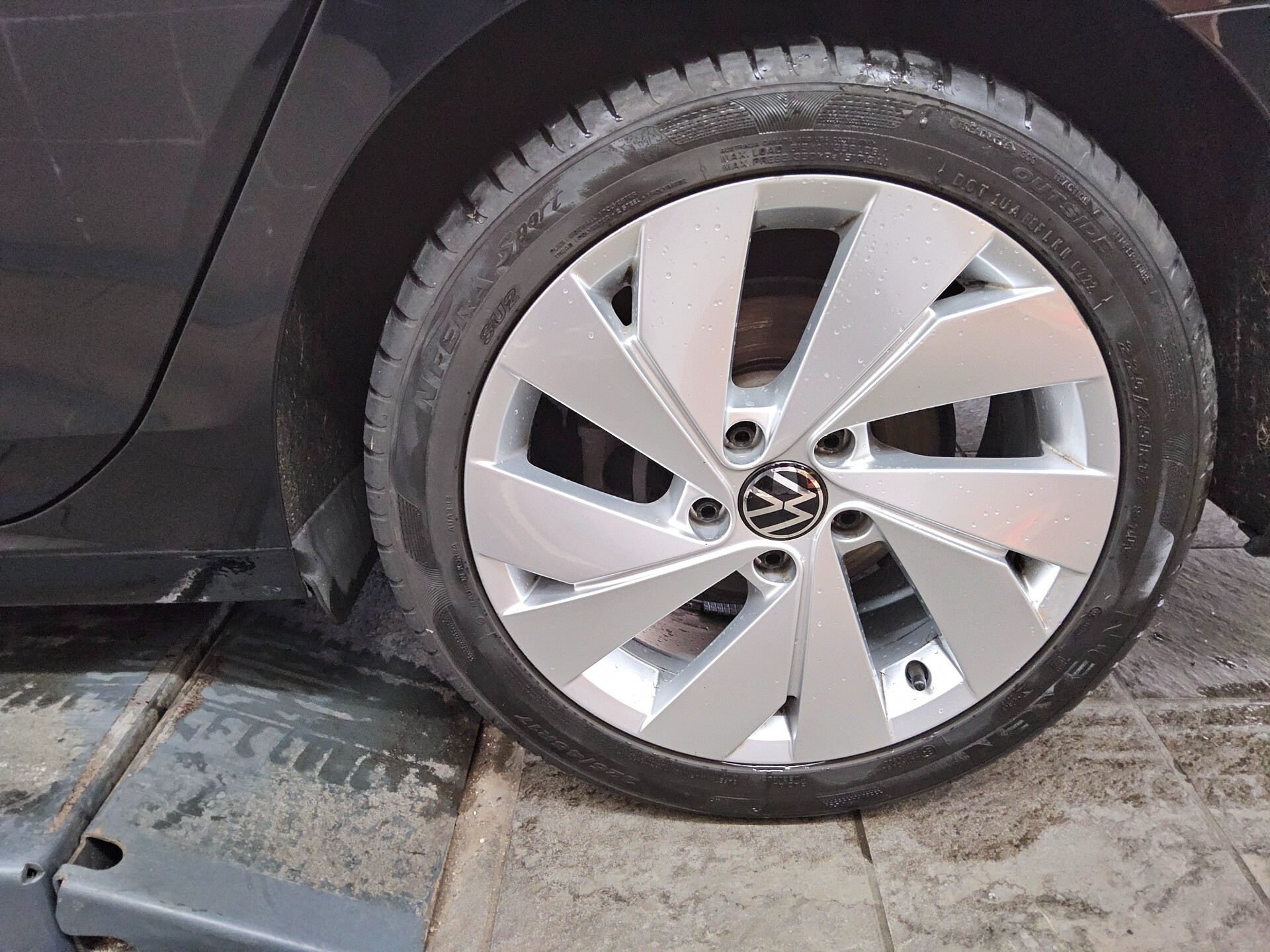 Volkswagen Golf-8 Var. 2.0 TDI Style Navi LED+ DC AHK PDC 11