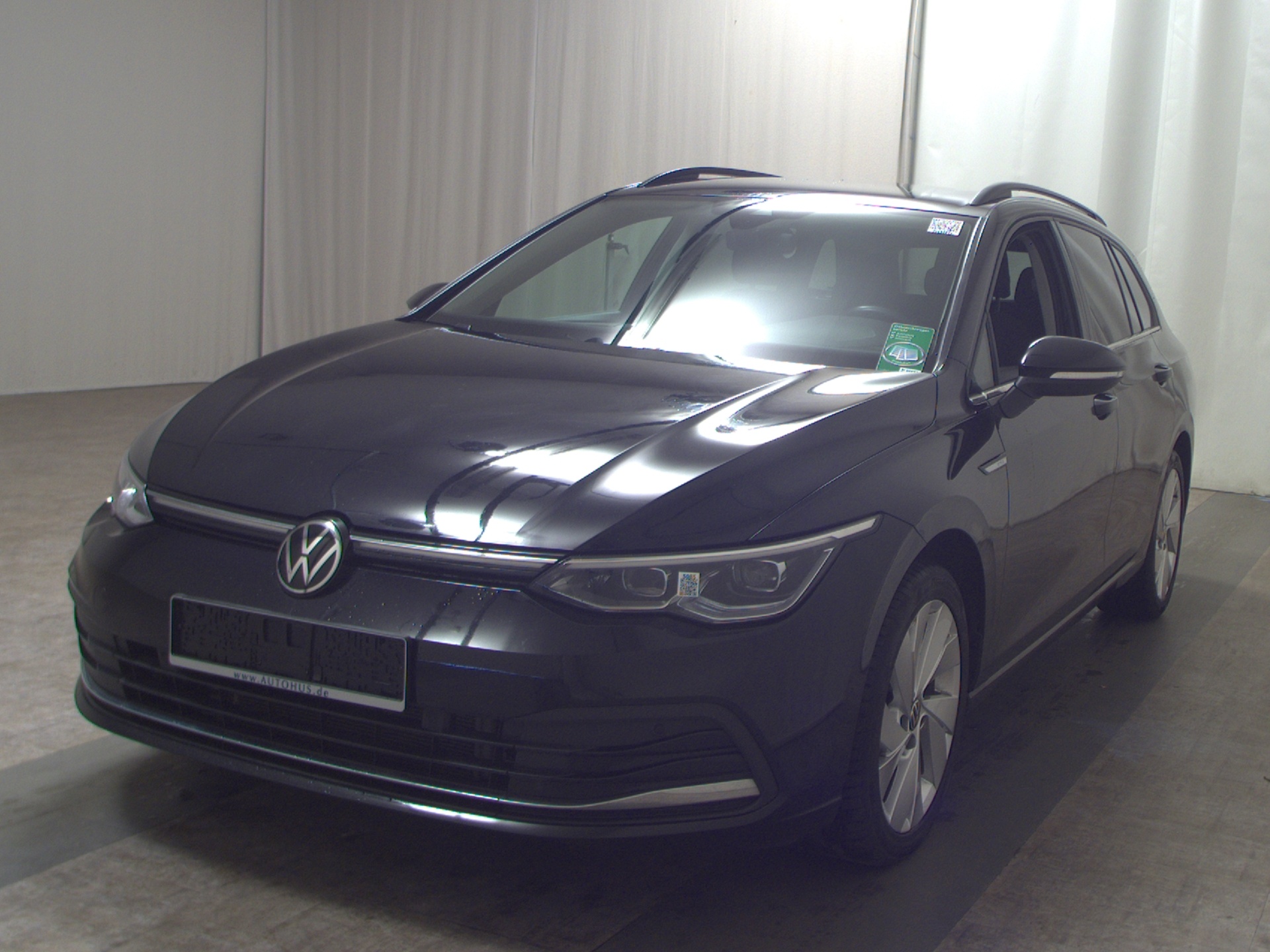 Volkswagen Golf-8 Var. 2.0 TDI Style Navi LED+ DC AHK PDC 2