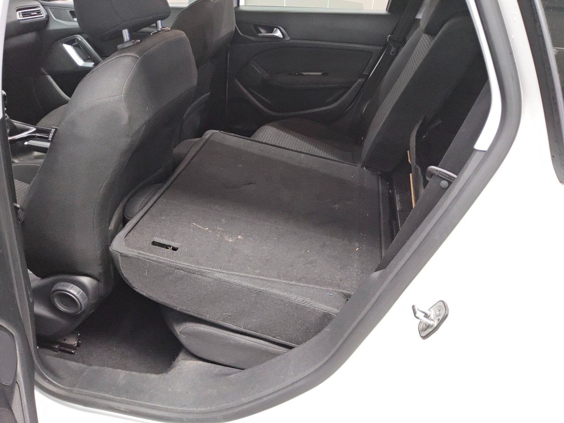 Peugeot 308 BlueHDi 130 Active Navi Shz PDC Tempomat 13