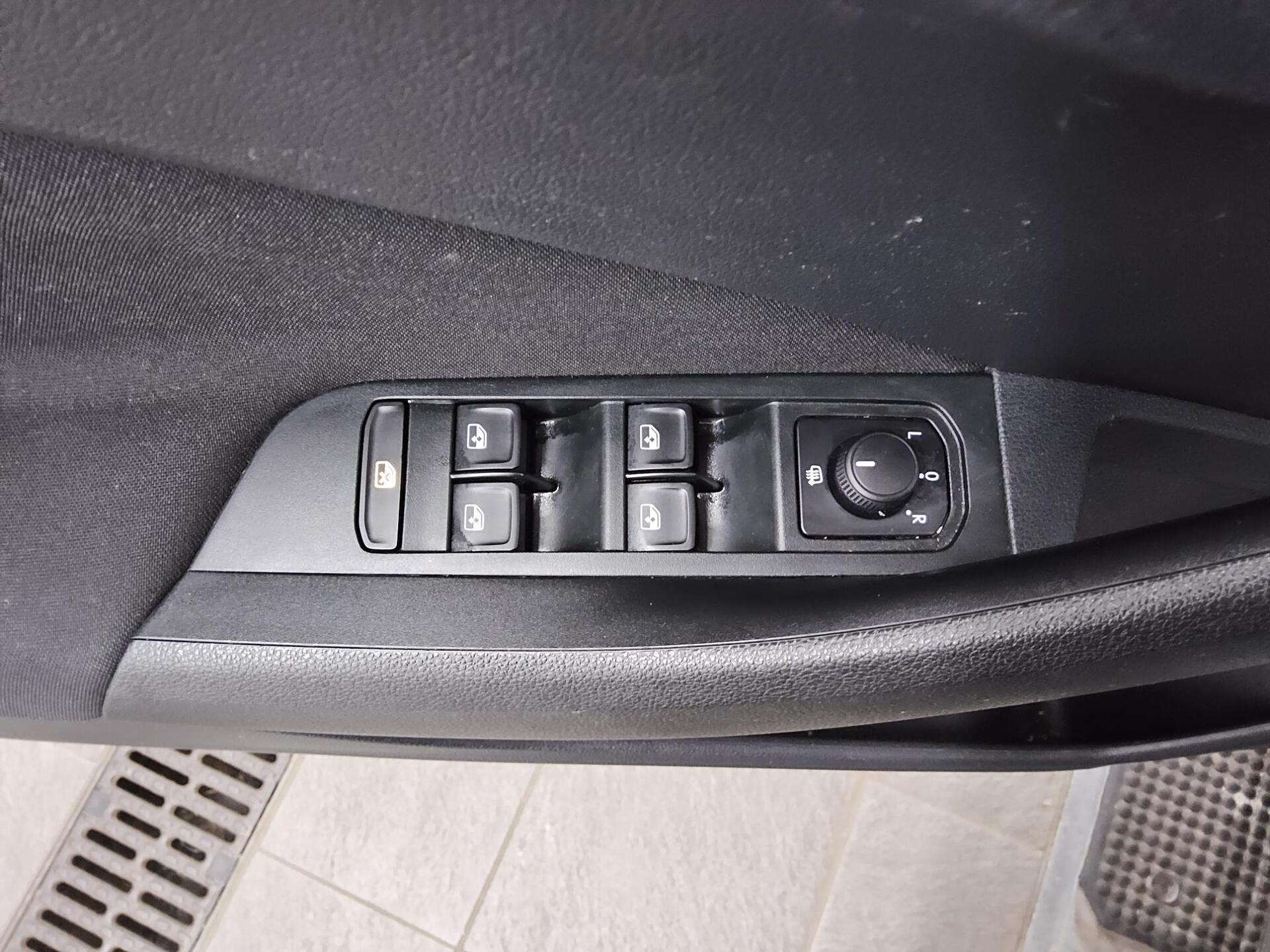 Skoda Kamiq 1.0 TSI Tour Navi LED virtual RfK Shz PDC 10