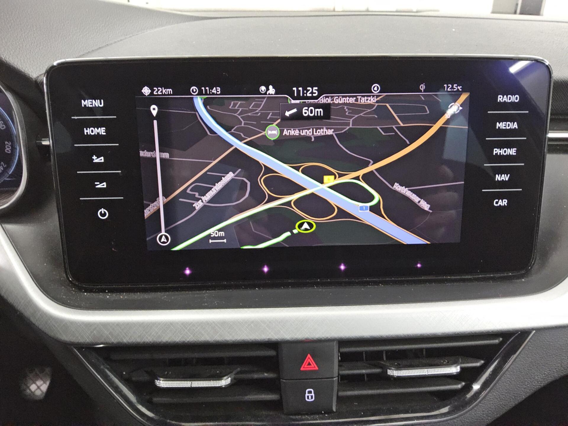 Skoda Kamiq 1.0 TSI Tour Navi LED virtual RfK Shz PDC 7