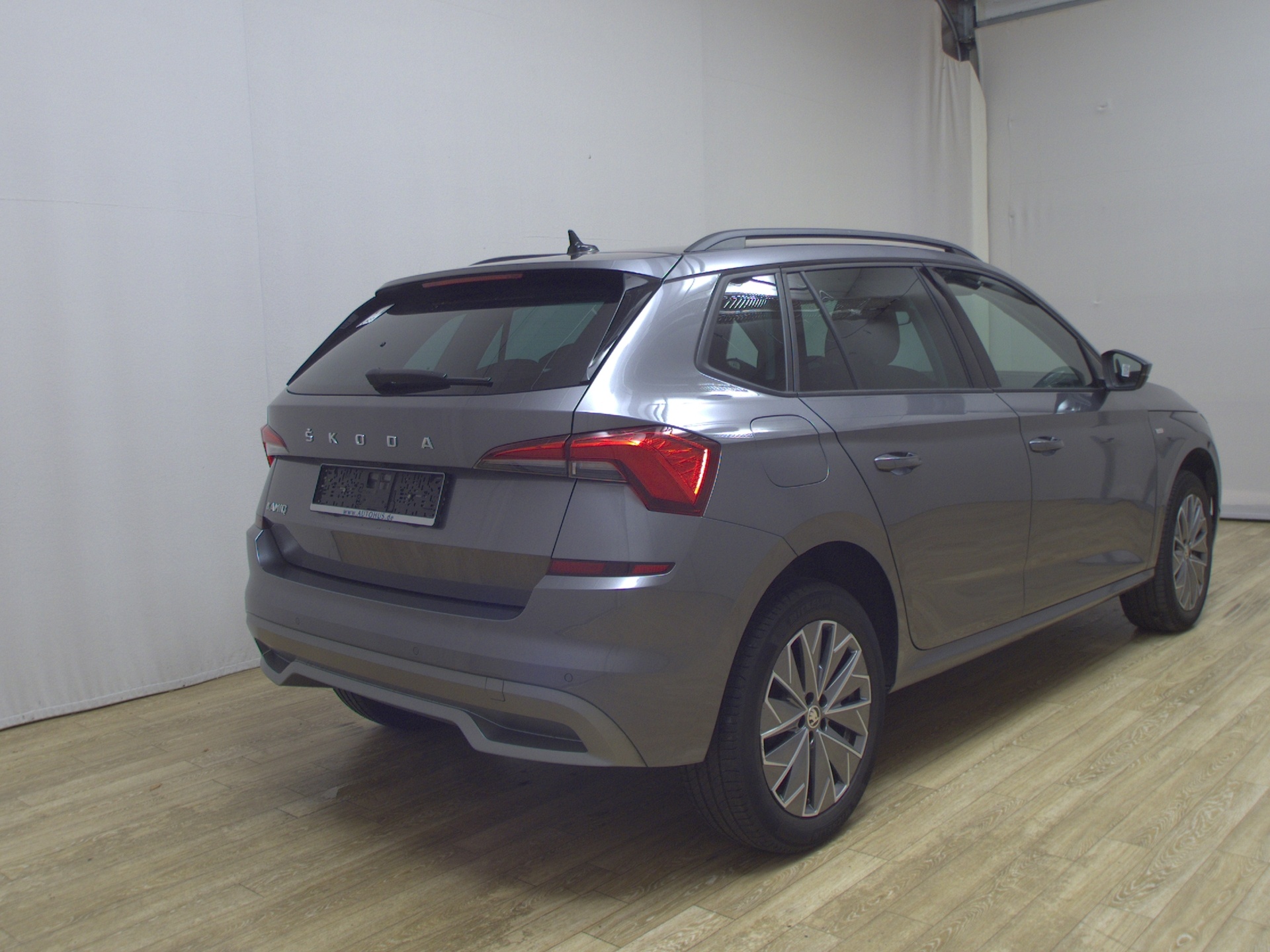 Skoda Kamiq 1.0 TSI Tour Navi LED virtual RfK Shz PDC 4