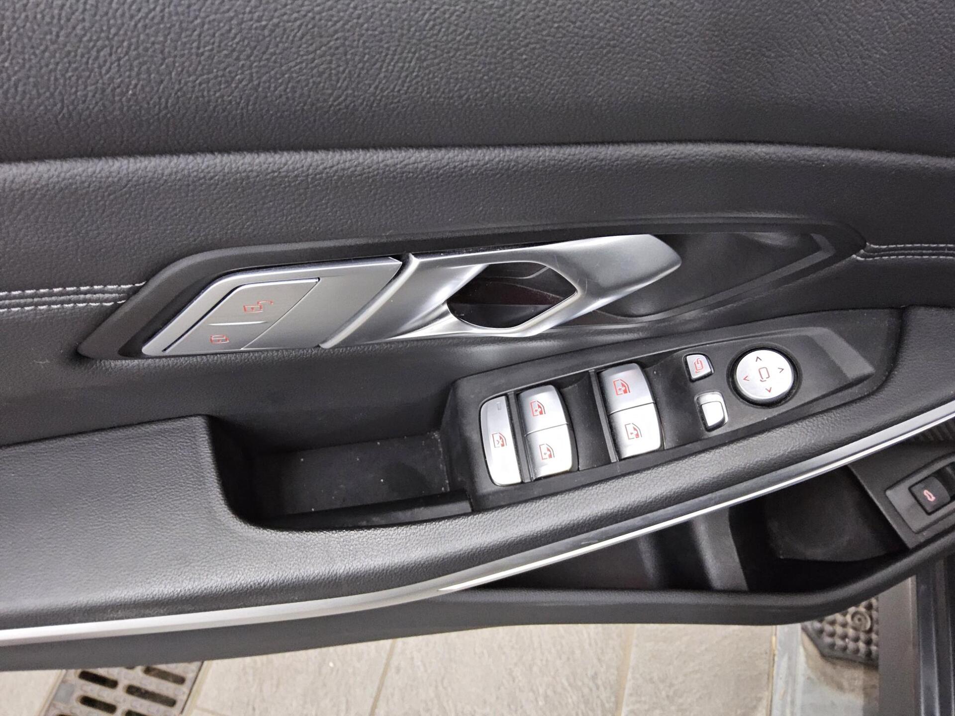 BMW 320d Touring Sport-Line T-Leder Navi Laser Pano 10