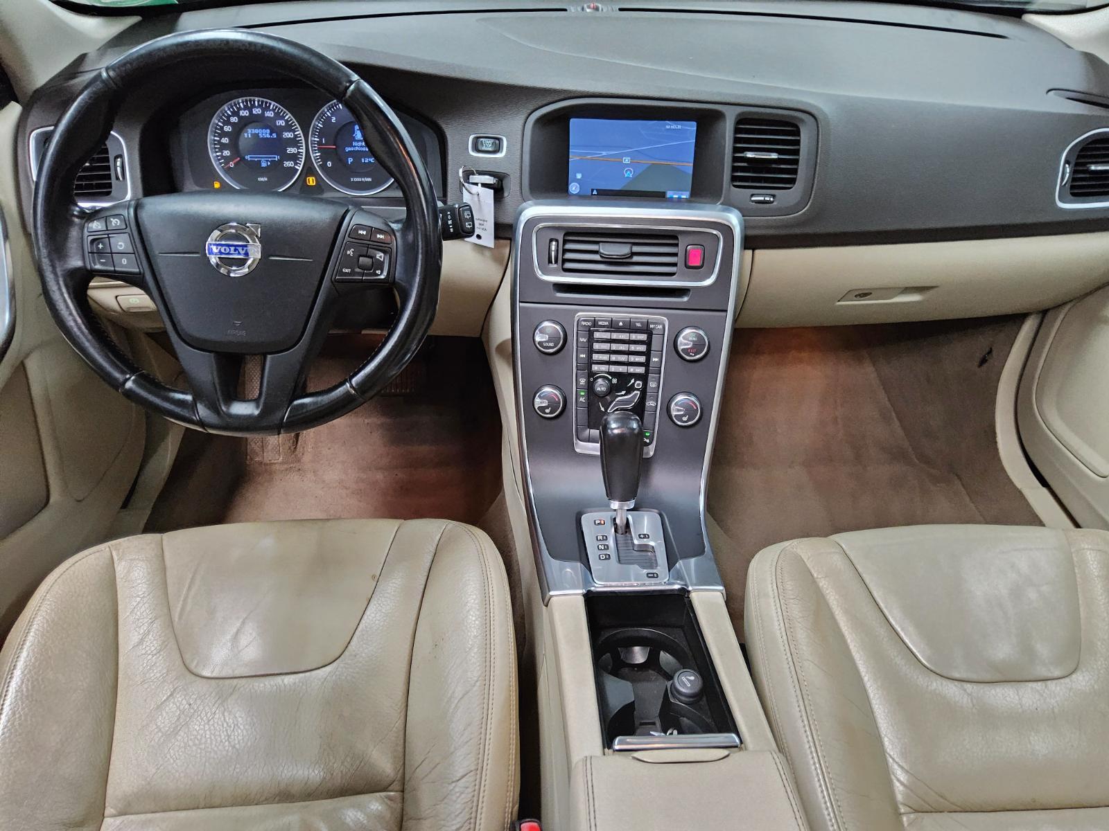 Volvo V60 D5 Kinetic Leder Navi AHK StHzg Shz HU 05/27 5