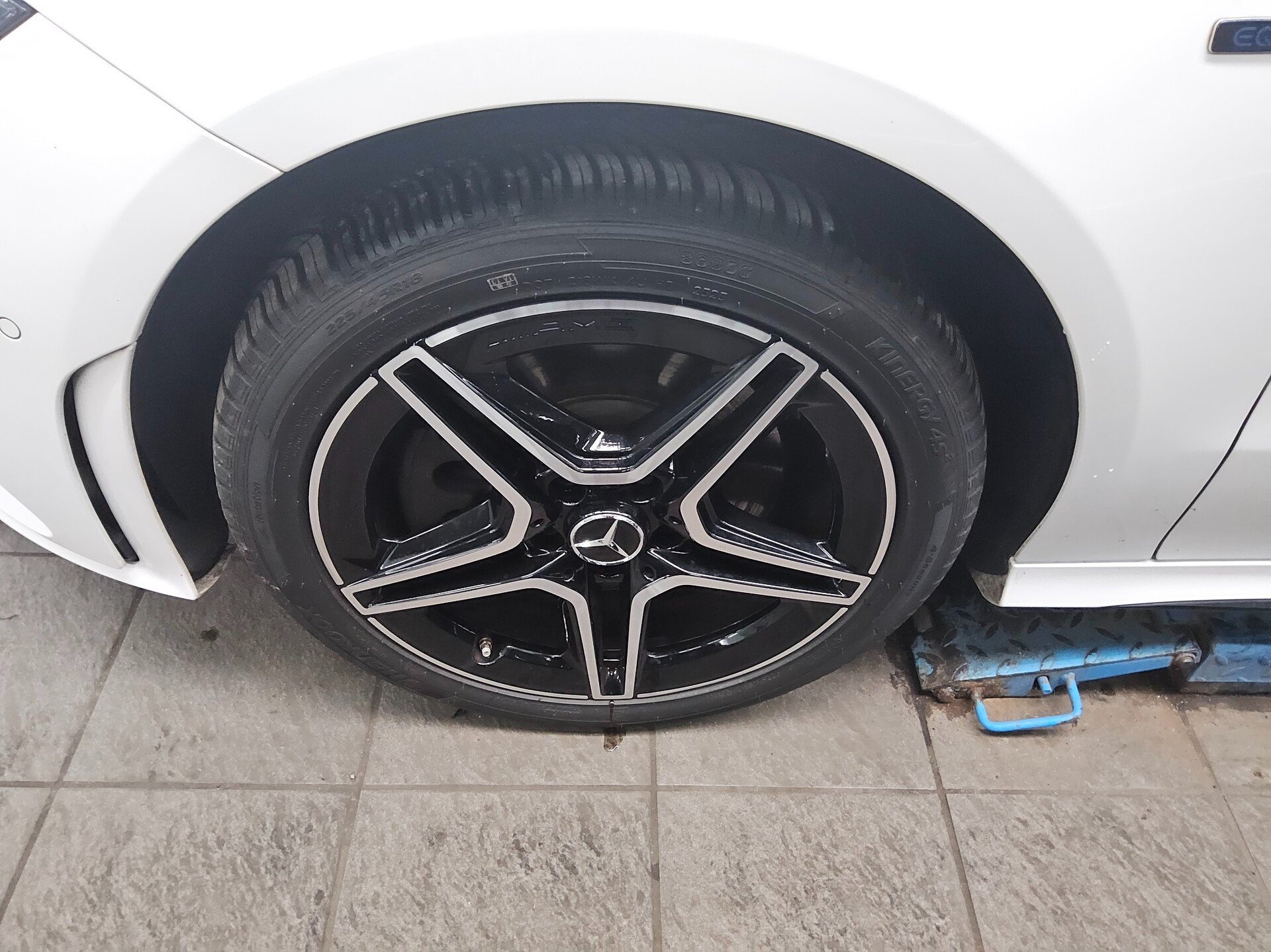 Mercedes-Benz CLA 250 Shooting Brake e AMG-Line Navi LED MBUX 11