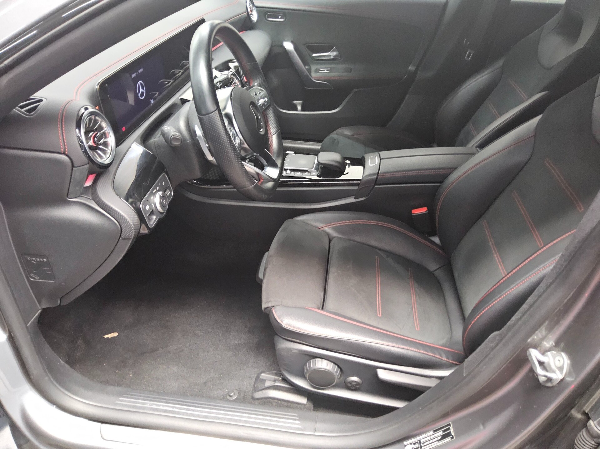 Mercedes-Benz CLA 200 d AMG-Line Night Navi LED MBUX 9