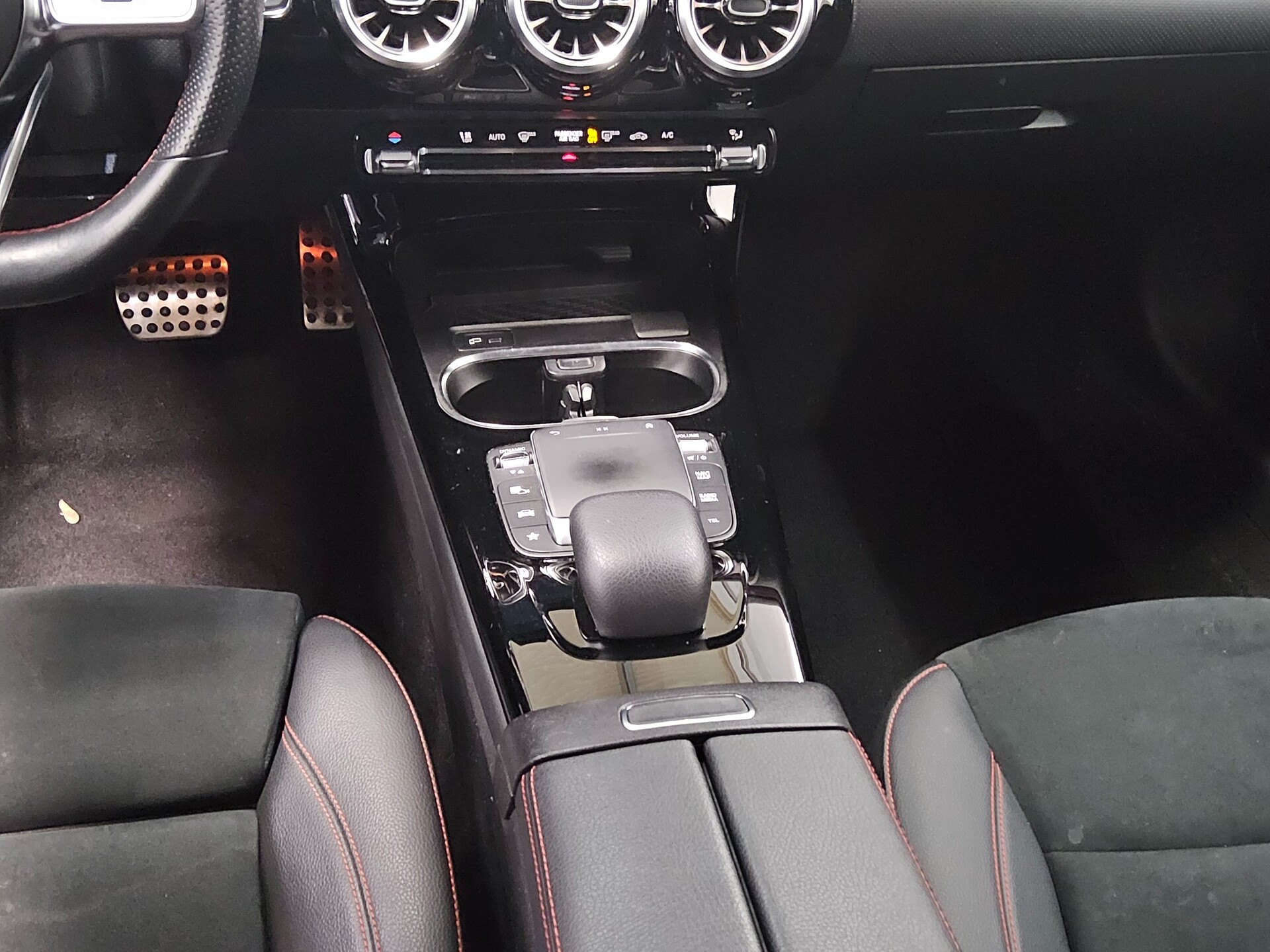 Mercedes-Benz CLA 200 d AMG-Line Night Navi LED MBUX 6