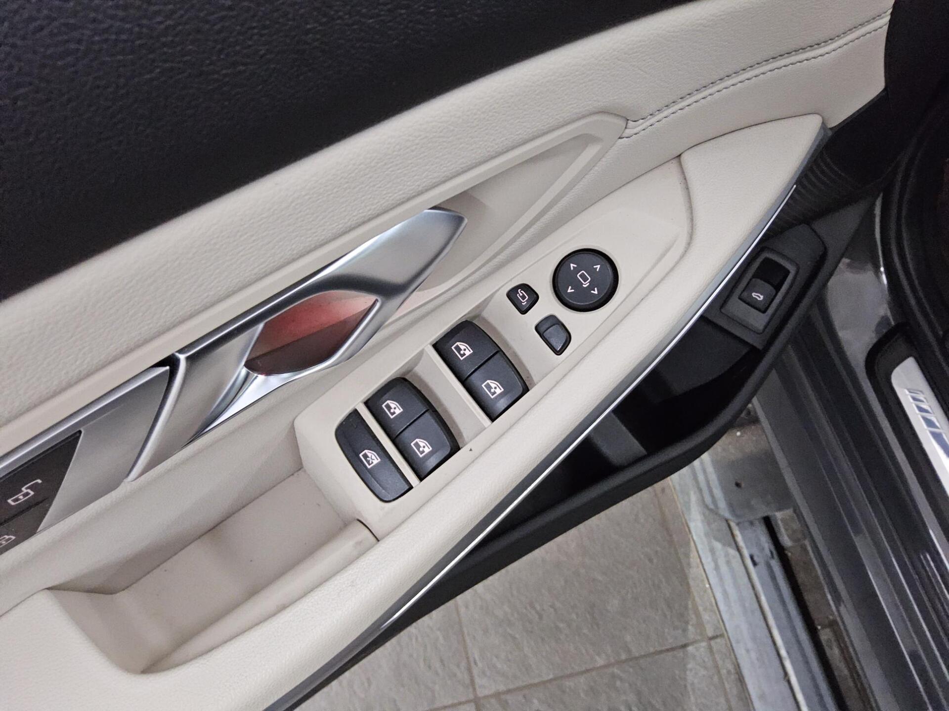 BMW 320dA Touring M-Sport Leder Navi LED Curved LC 10