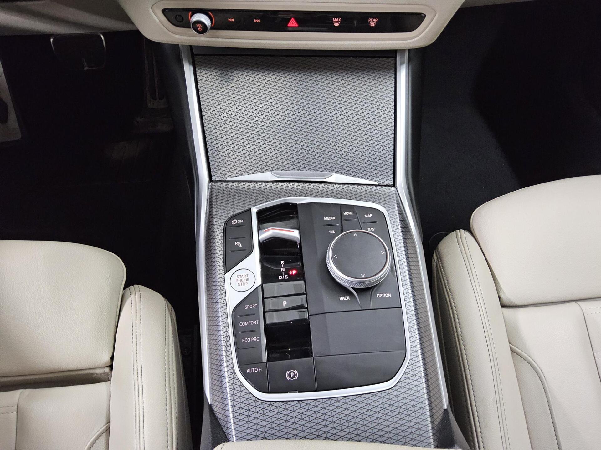 BMW 320dA Touring M-Sport Leder Navi LED Curved LC 6