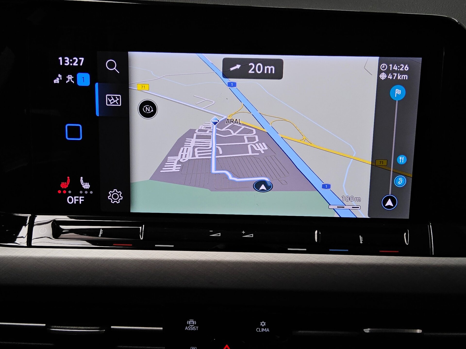 Volkswagen Golf-8 1.5 TSI Life Navi LED+ DC Ambiente Shz 7